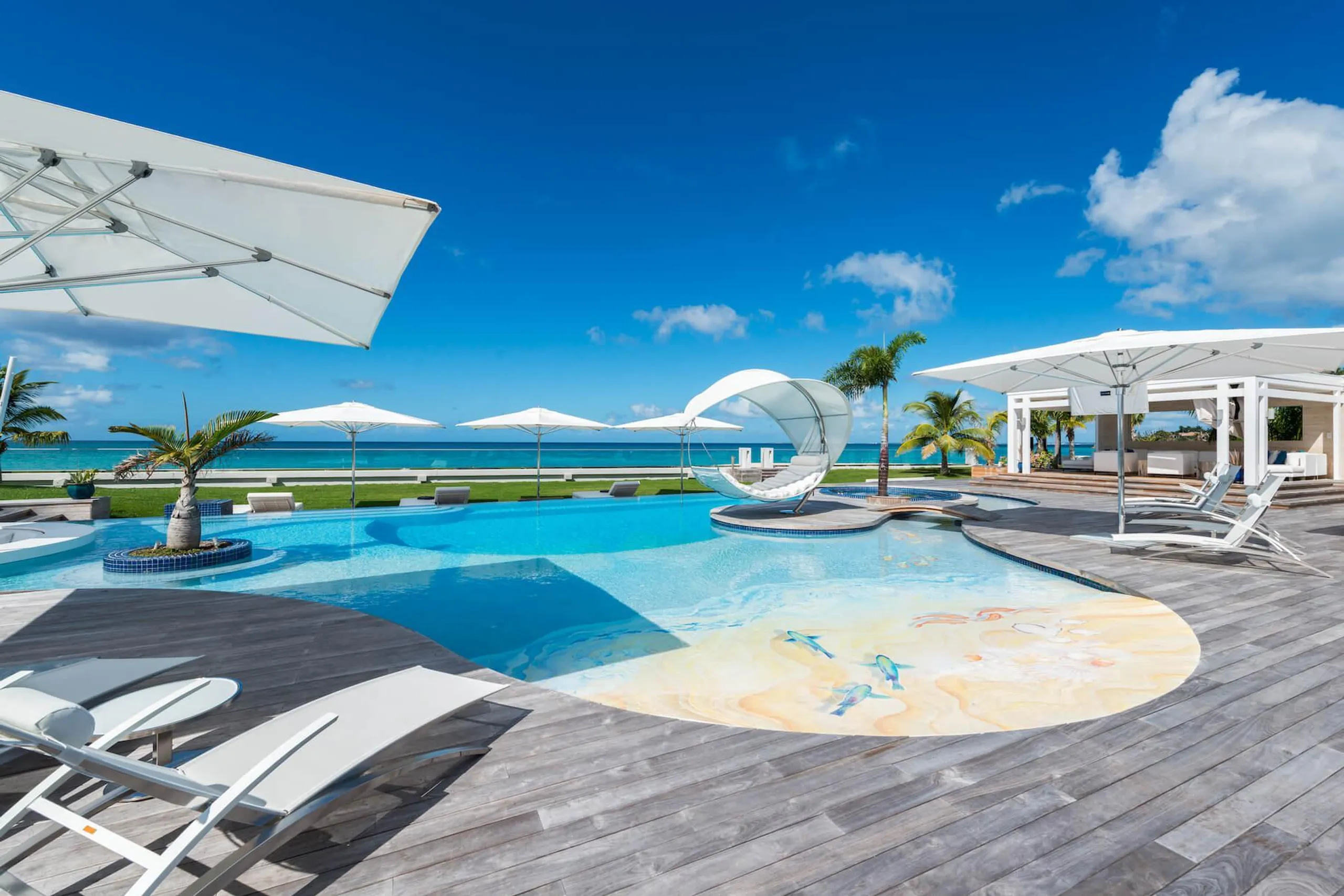 Contemporary Beach Front Villa in Plum Bay with Stunning Views and Amenities — photograph 10