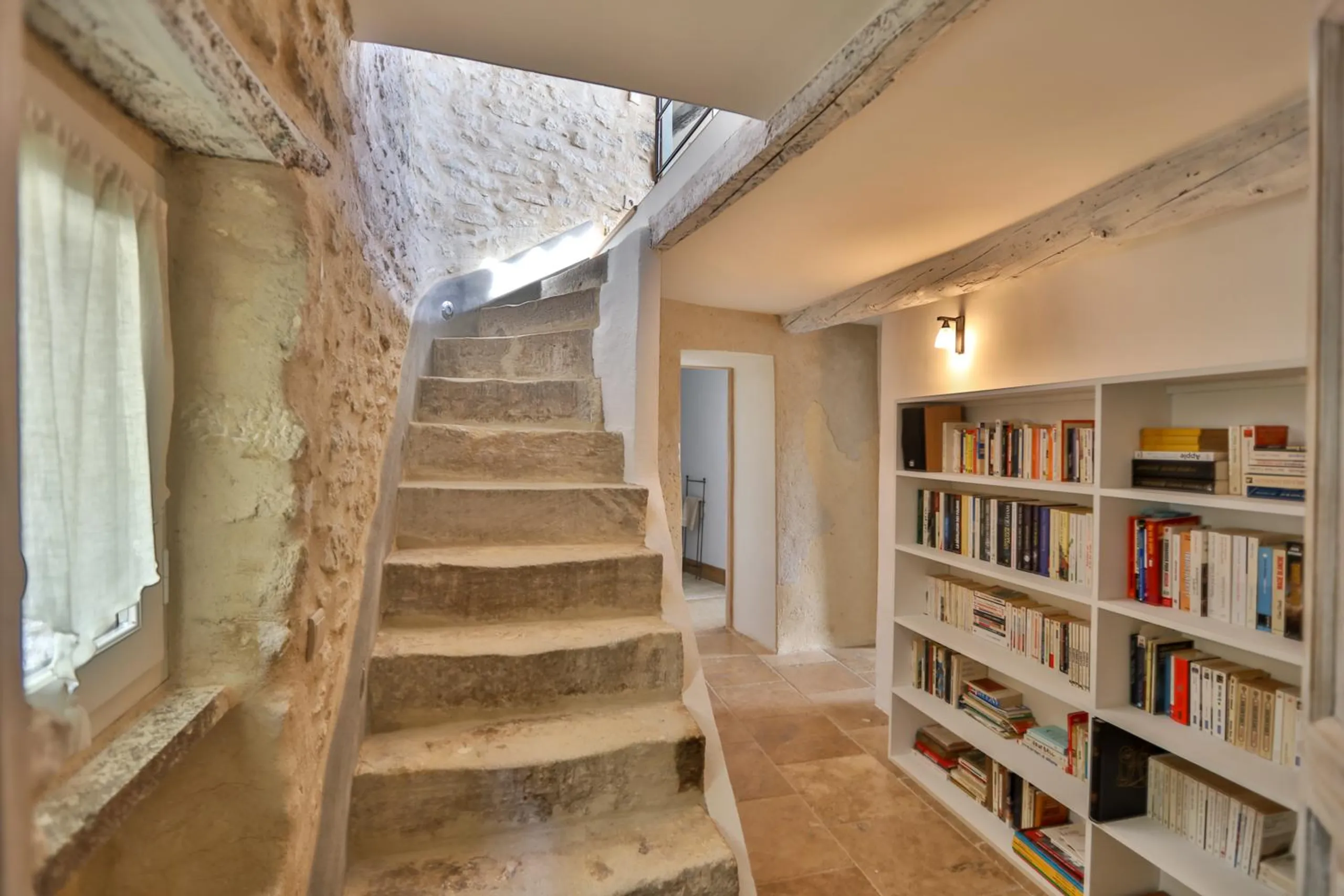 Enchanting Provençal Villa with Pool, Terraced Gardens, and Panoramic Valley Views — photograph 11