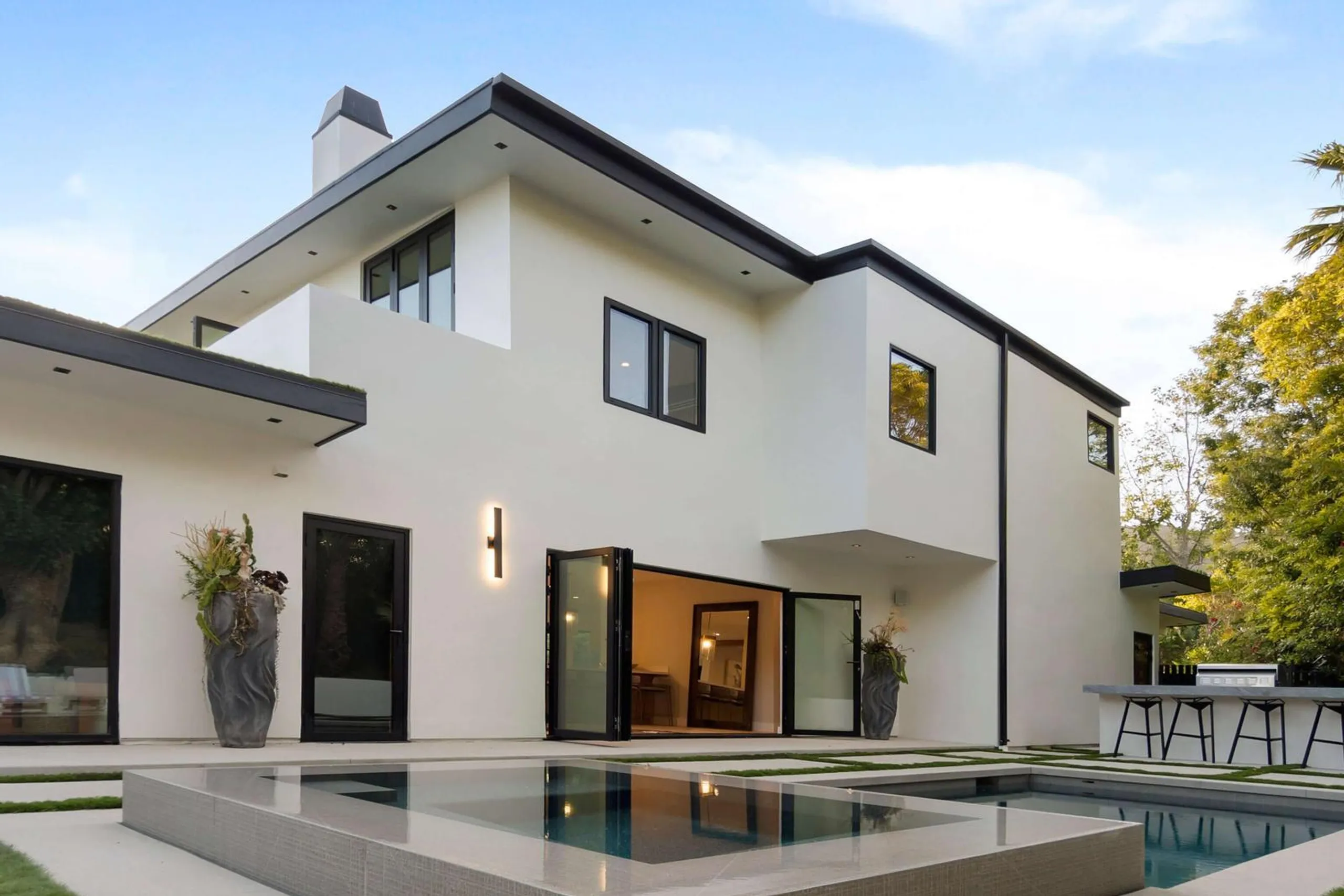 Beautiful Contemporary Villa with Crystalline Pool and Stunning Views — photograph 2