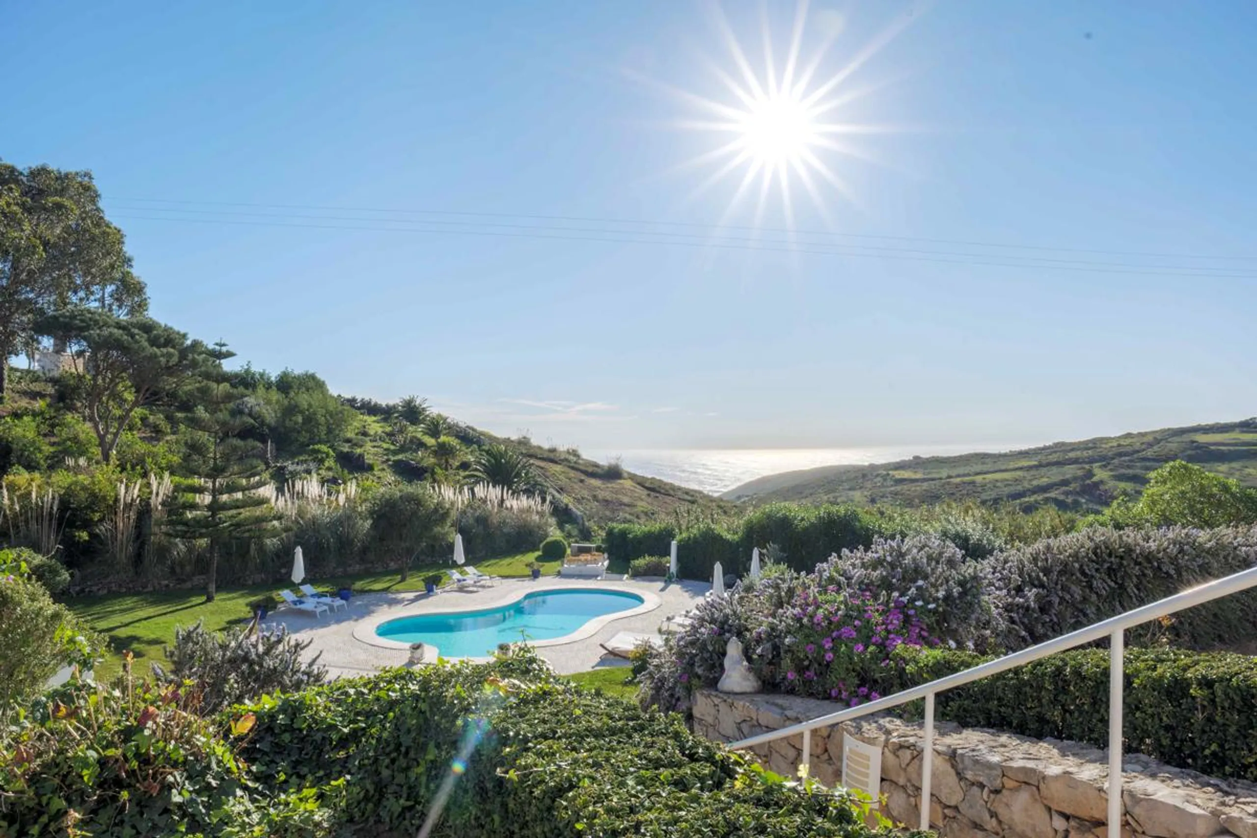 Deluxe Cozy Villa with Private Pool and Outdoor Seating — photograph 2