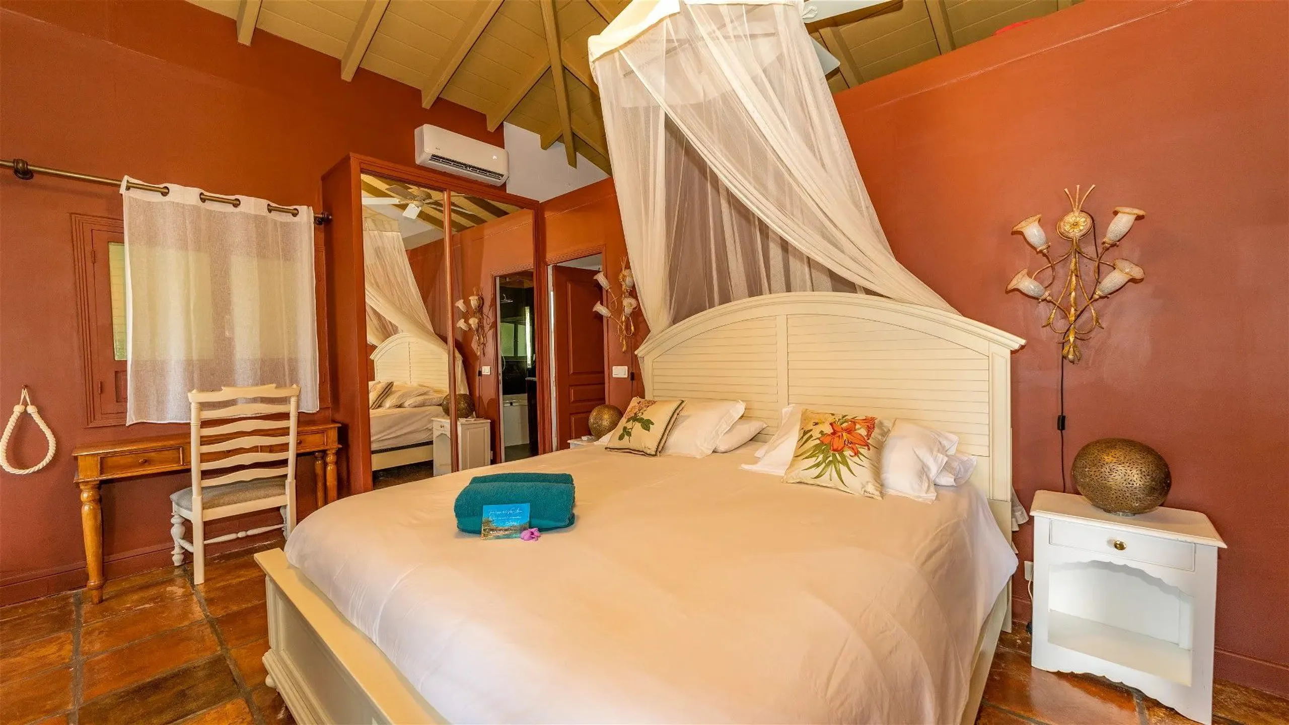 Traditional Tropical Villa with Invigorating Pool — photograph 9