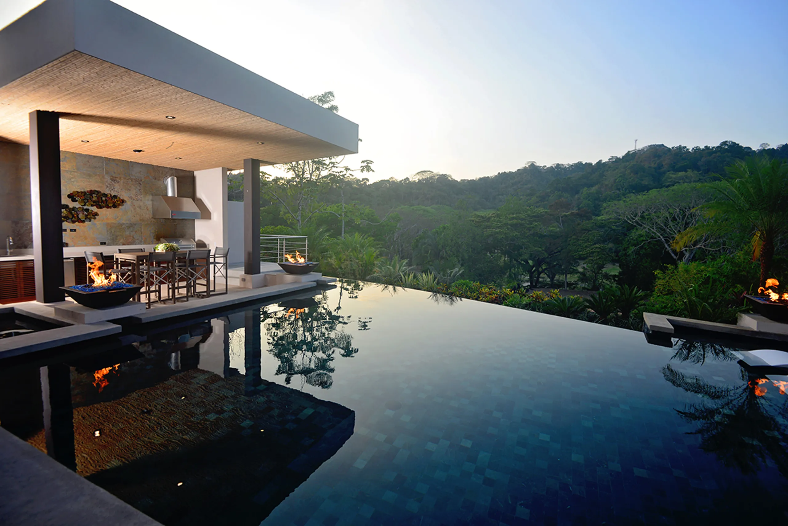 Tropical Paradise Villa with Private Infinity Pool, Heated Jacuzzi and Stunning Views — photograph 6