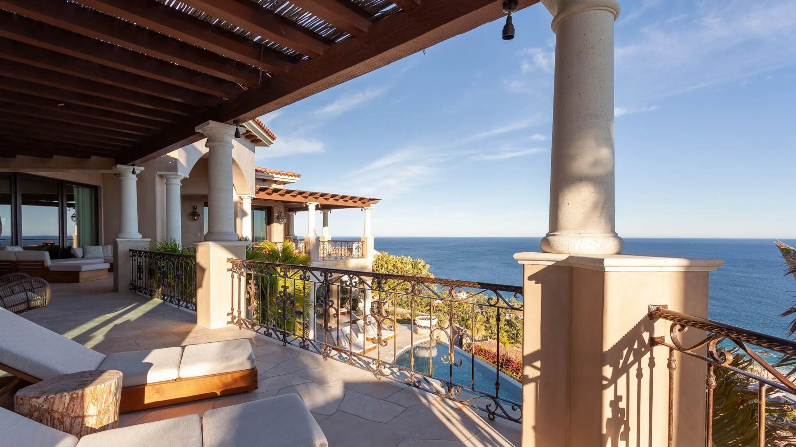 Palmilla Grand Estate with Infinity Pool and Breathtaking Ocean Views — photograph 7