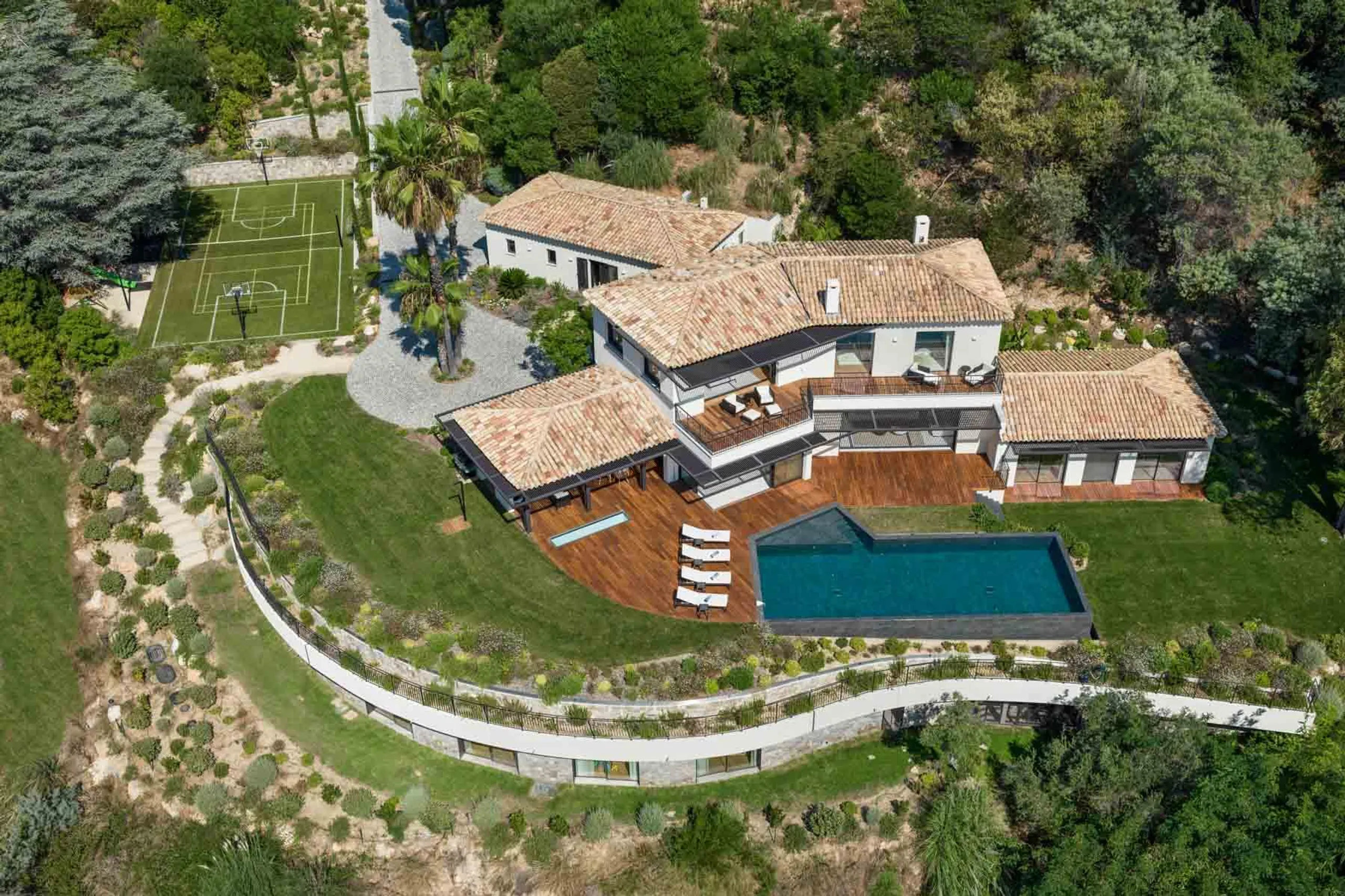 Regal Villa with Private Infinity Pool and Breathtaking Mediterranean Sea Views — photograph 3