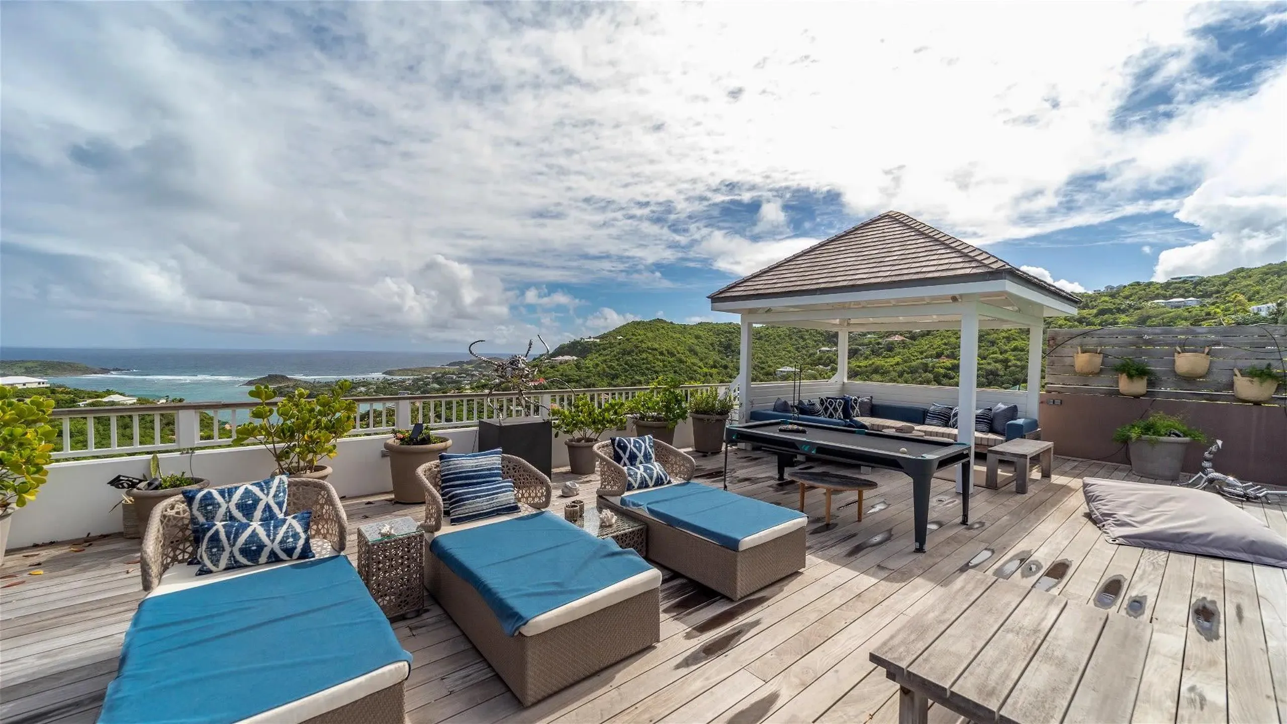 Tranquil Tropical Villa with Invigorating Pool — photograph 5