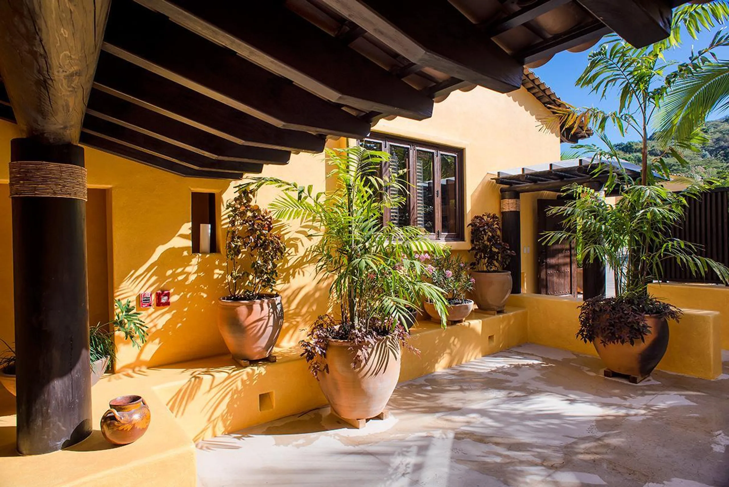 Charming Traditional Punta Mita Luxury Villa with Infinity Pool and Ocean Views — photograph 6