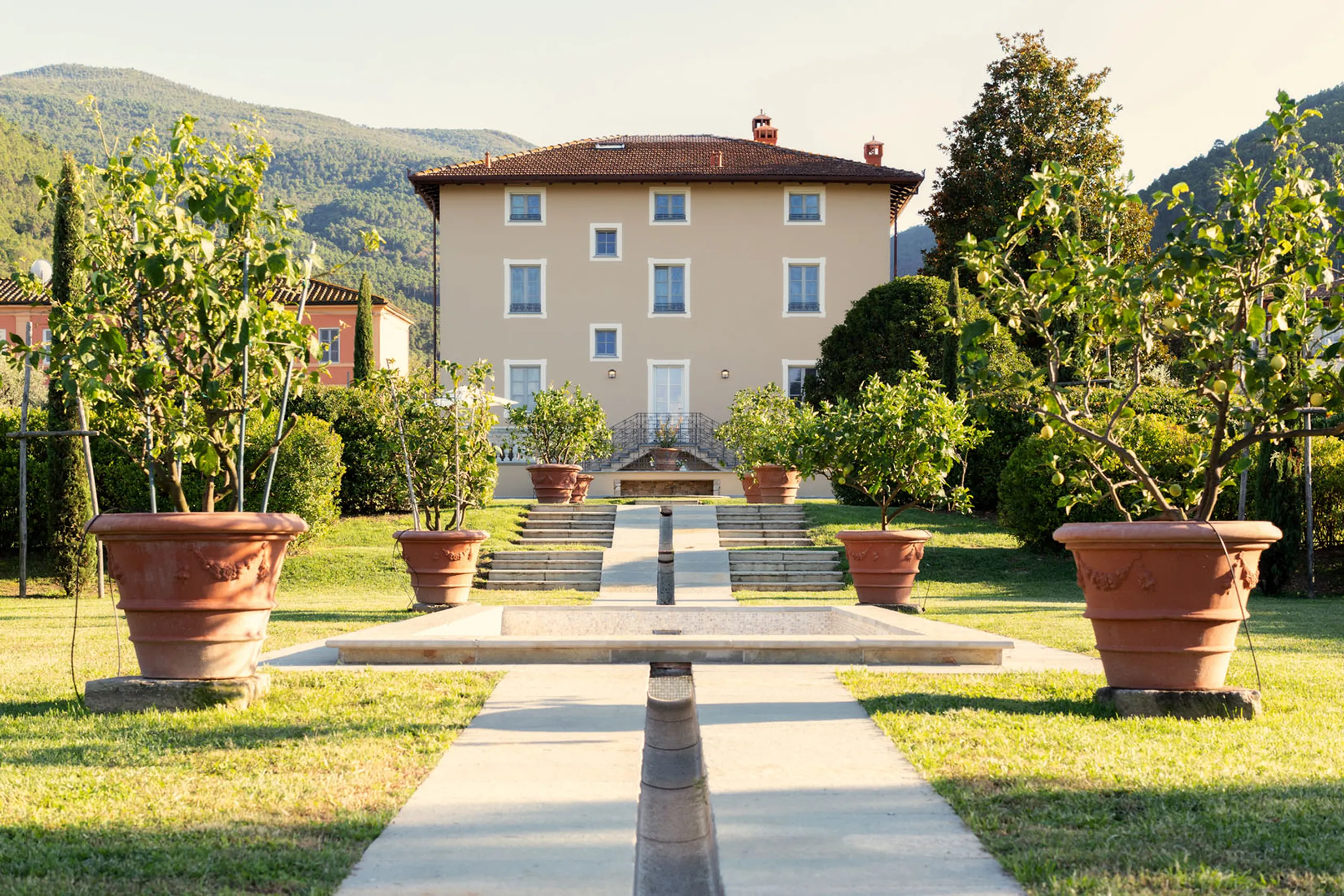 Sumptuous Tuscan Estate with Heated Pool, Saunaa and Helipad — photograph 4