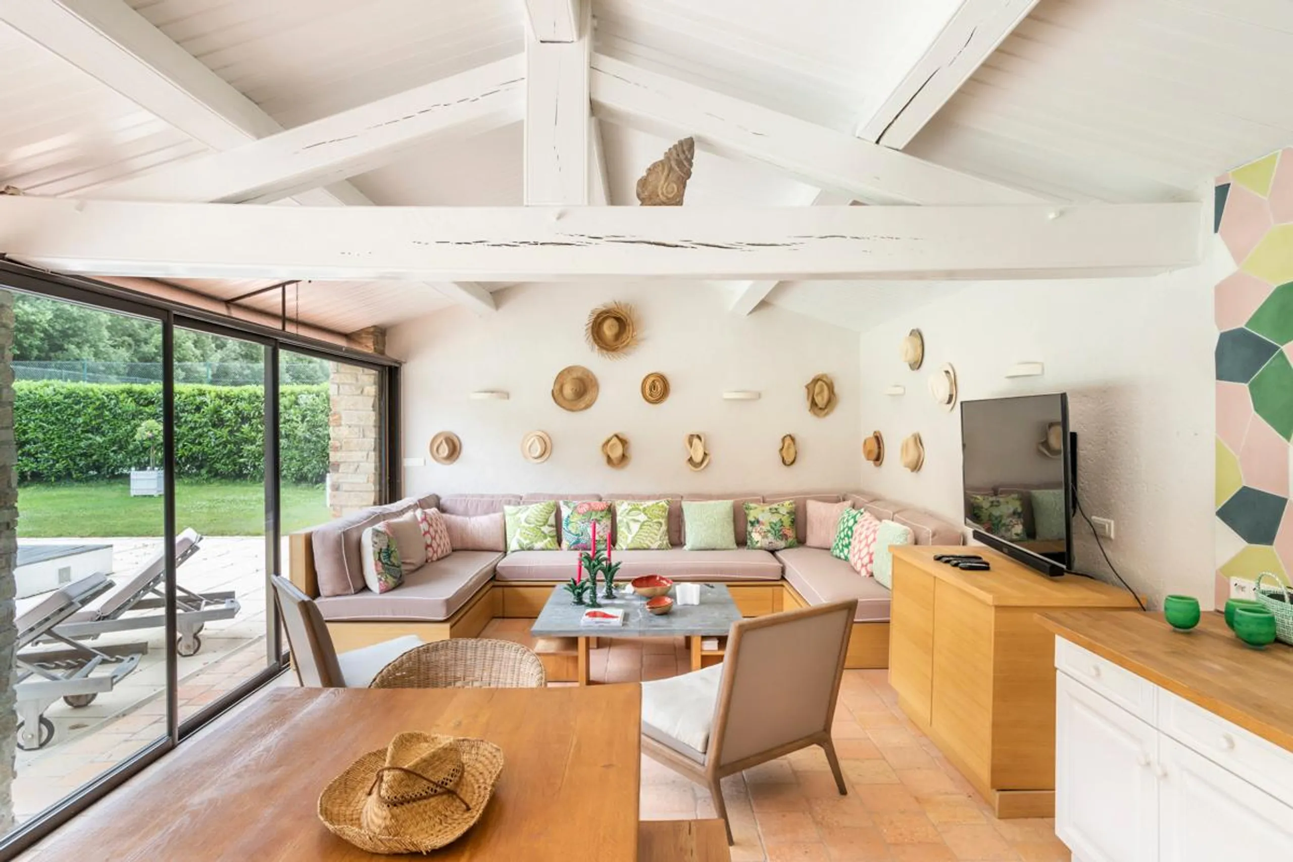 Sensational 18th Century Villa with Private Pool, Garden and Glorious Parkland — photograph 8
