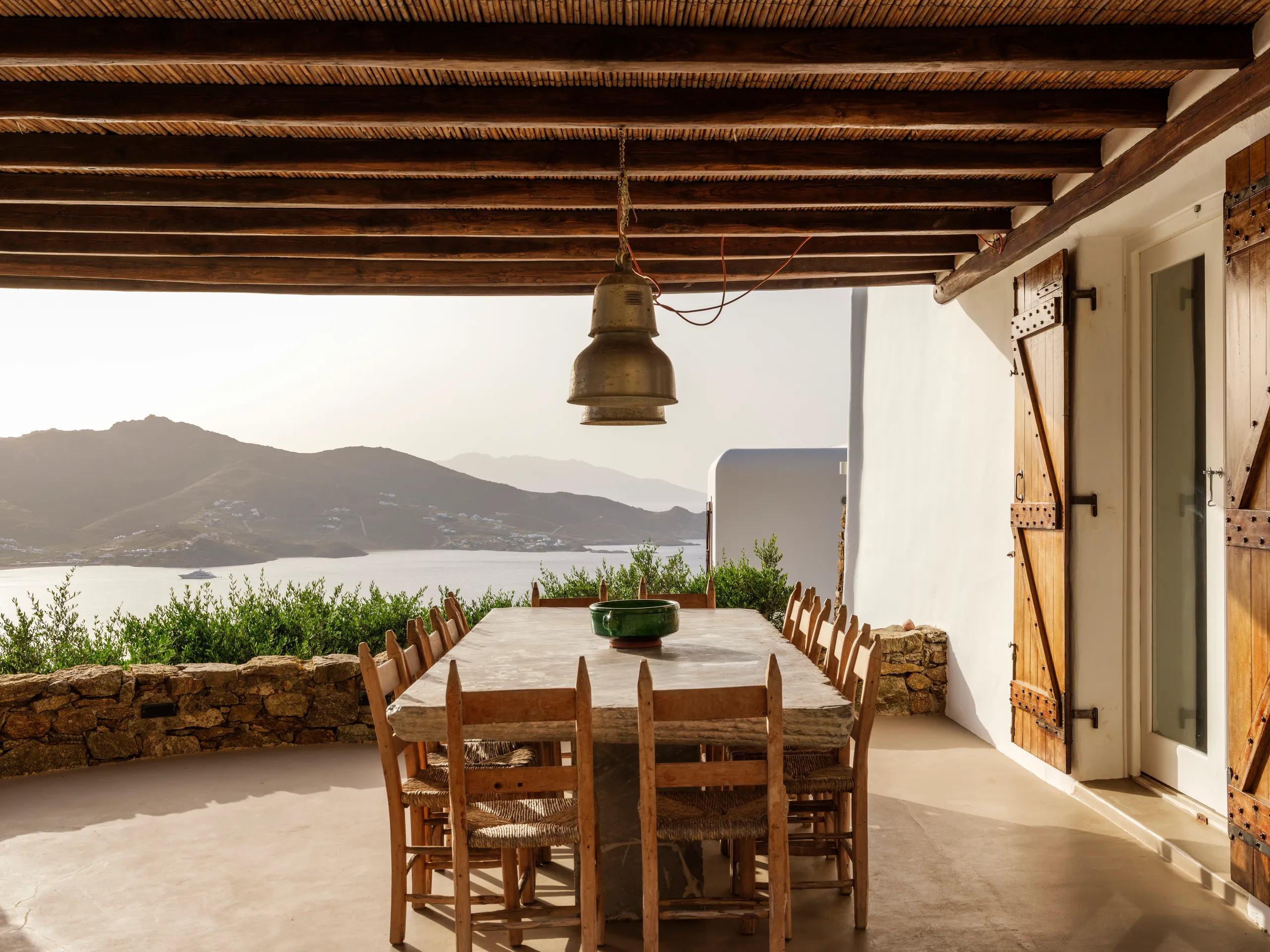 Secluded  Beachfront Villa with Heated Pool, Jacuzzi, Tennis Court, and Panoramic Aegean Sea Views — photograph 12