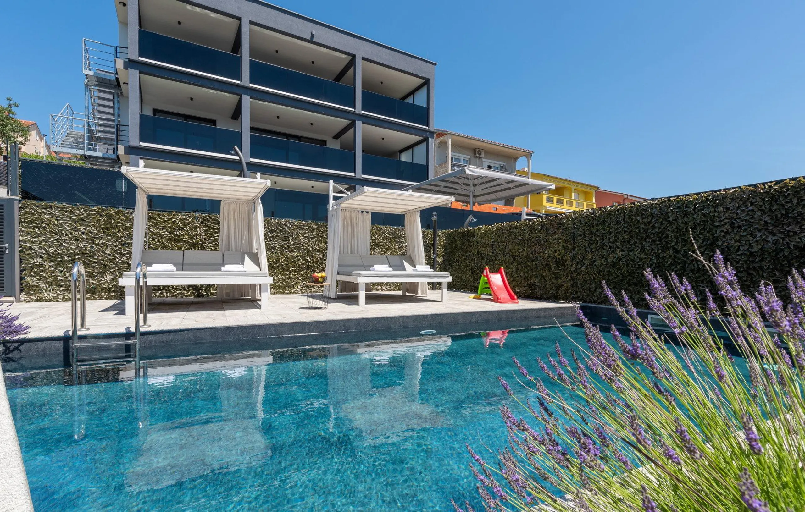 Outstanding Villa with Heated Pool and Breathtaking Sea Views — photograph 2