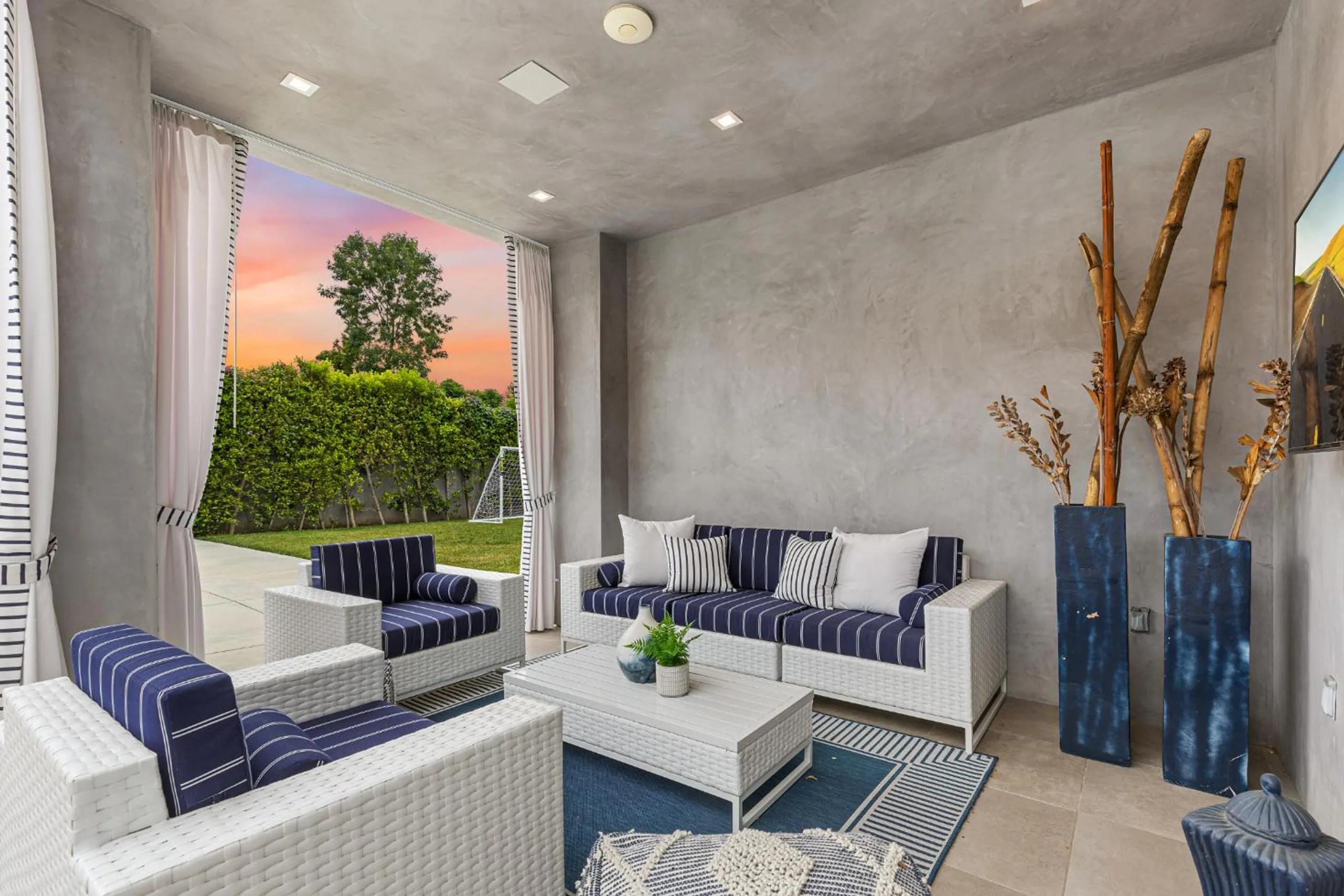 Modern Contemporary Villa with Private Pool and Luxury Lounge — photograph 9