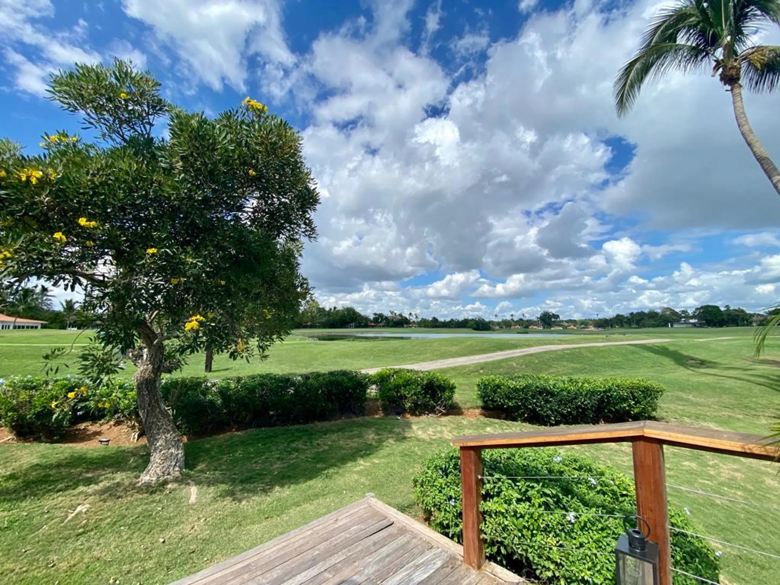 Tranquil Tropical Retreat with Private Pool — photograph 4