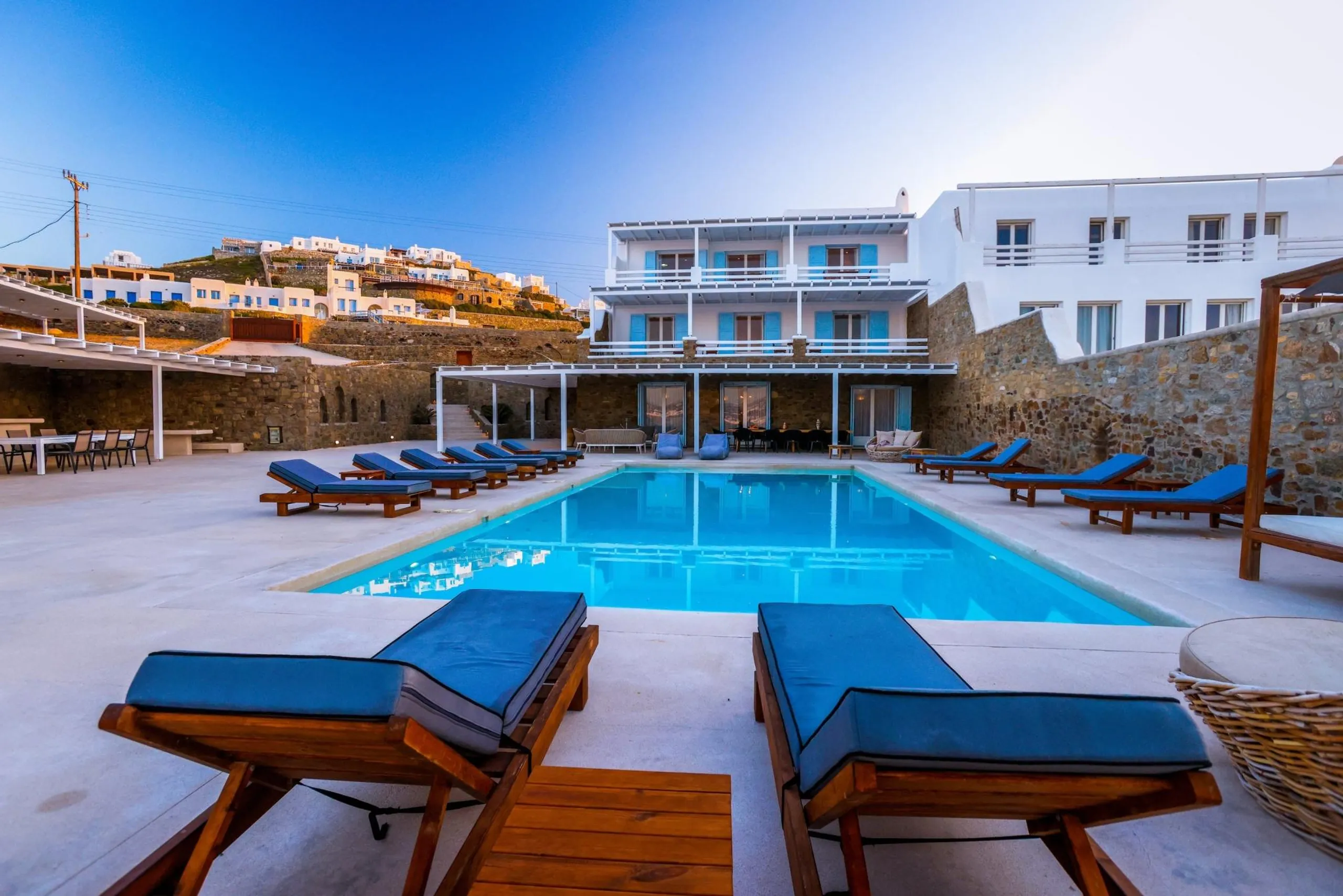 Glorious Mykonos Retreat with Private Pool — photograph 4