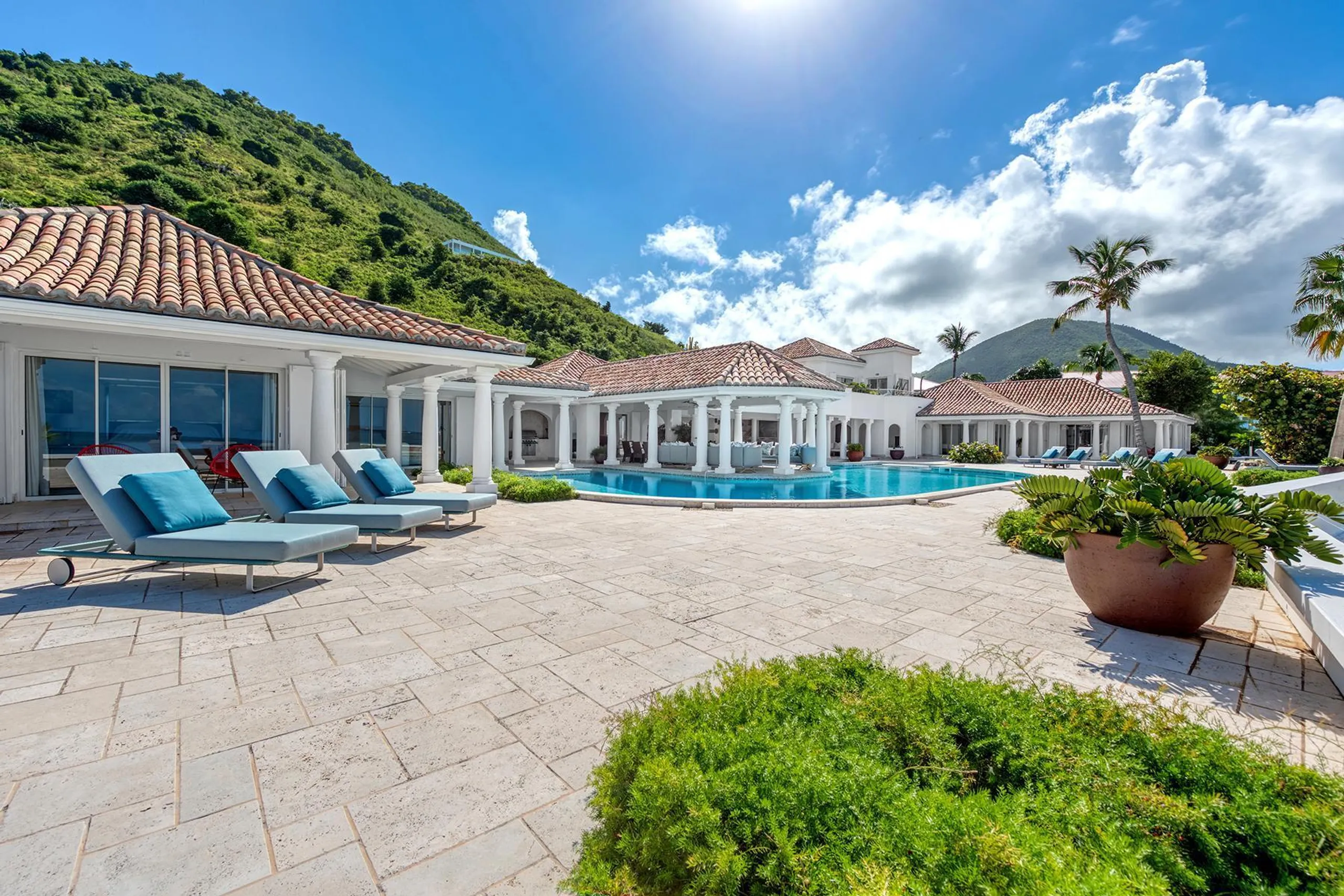 Serene Contemporary Ocean Front Villa with Private Pool and Ocean Views, Grand Case
