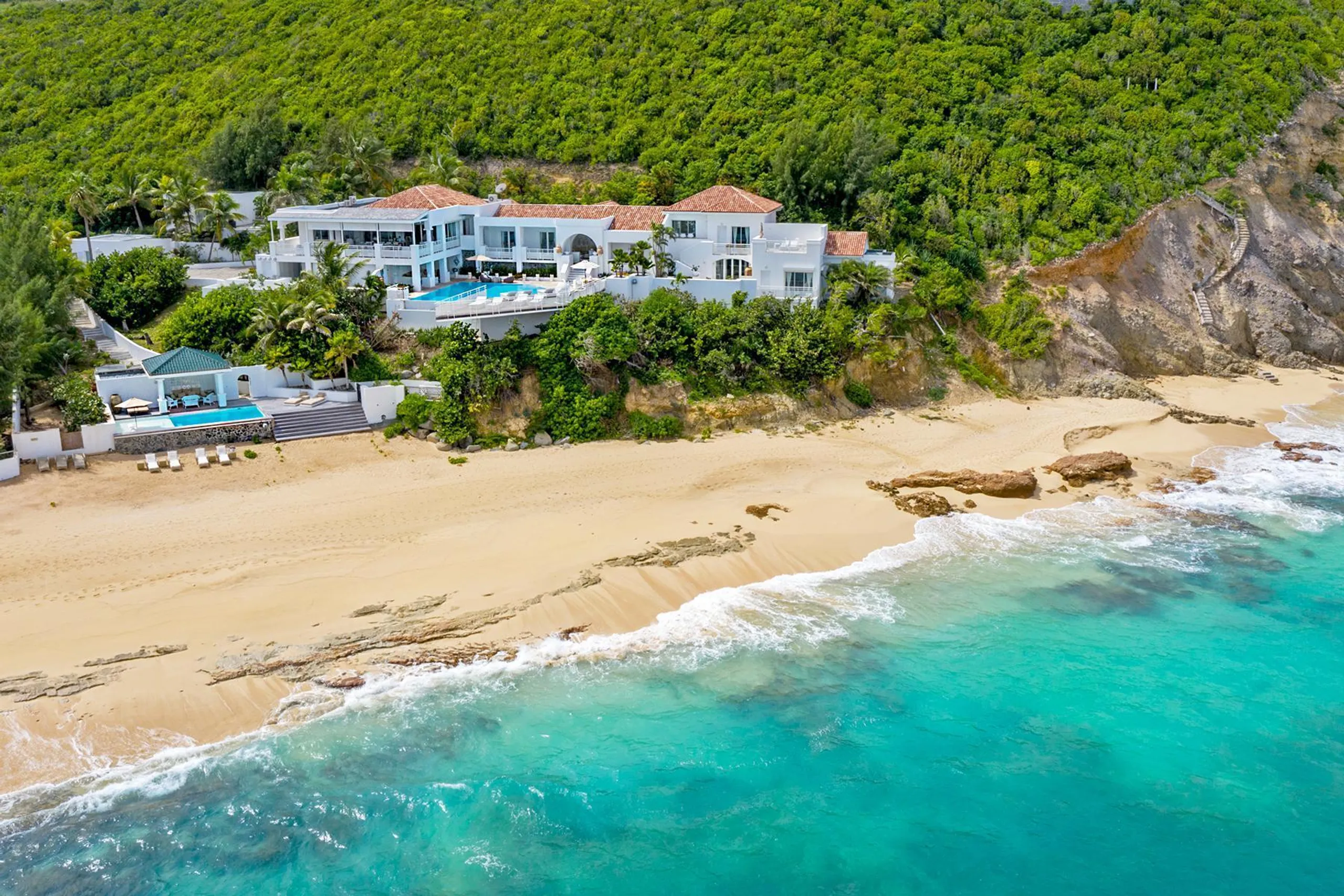 Elegant Luxury Cliffside Villa with Private Pool and Breathtaking Ocean Views, Terres Basses