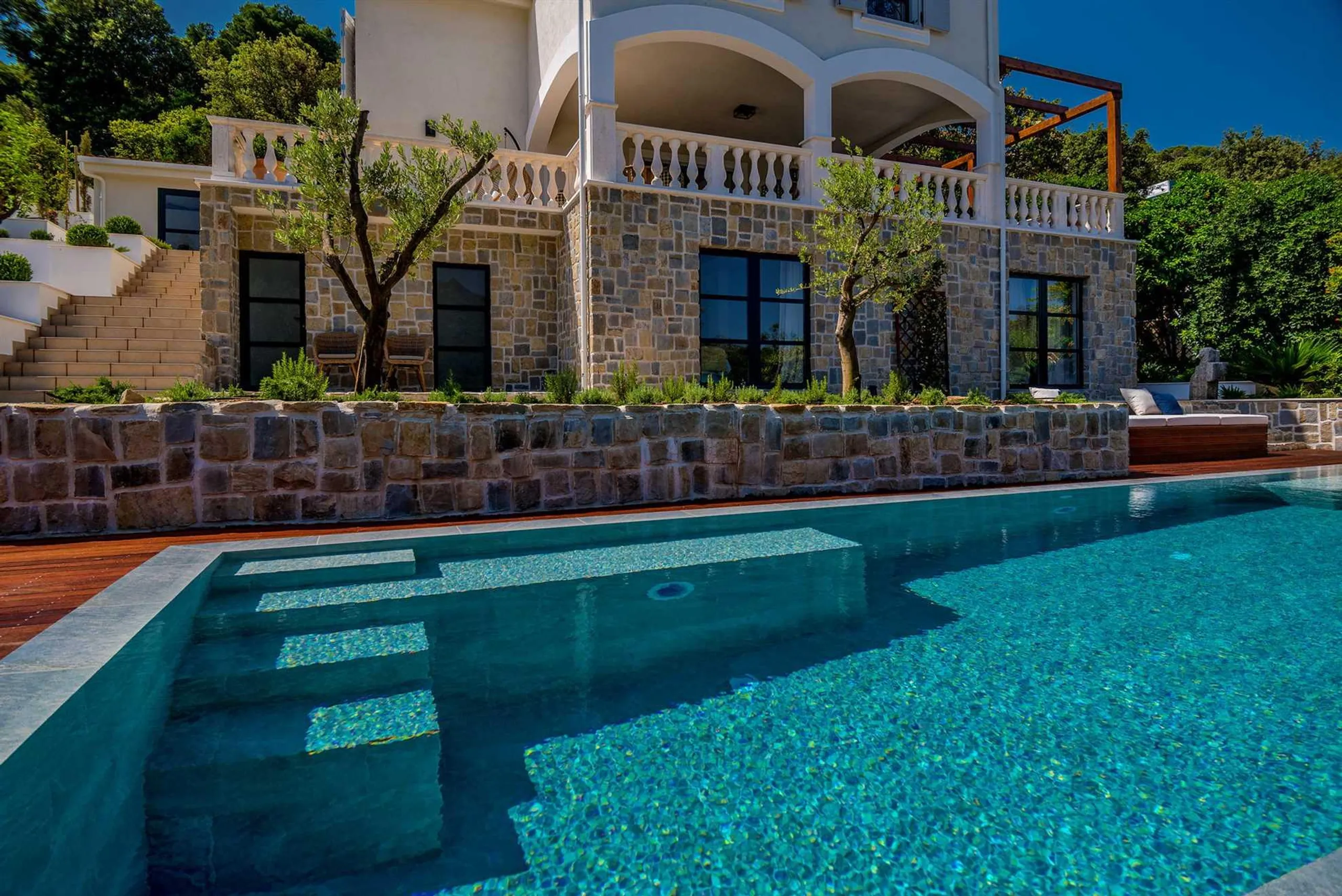 Invigorating Beachfront Villa with Infinity Pool on Korcula Island — photograph 8