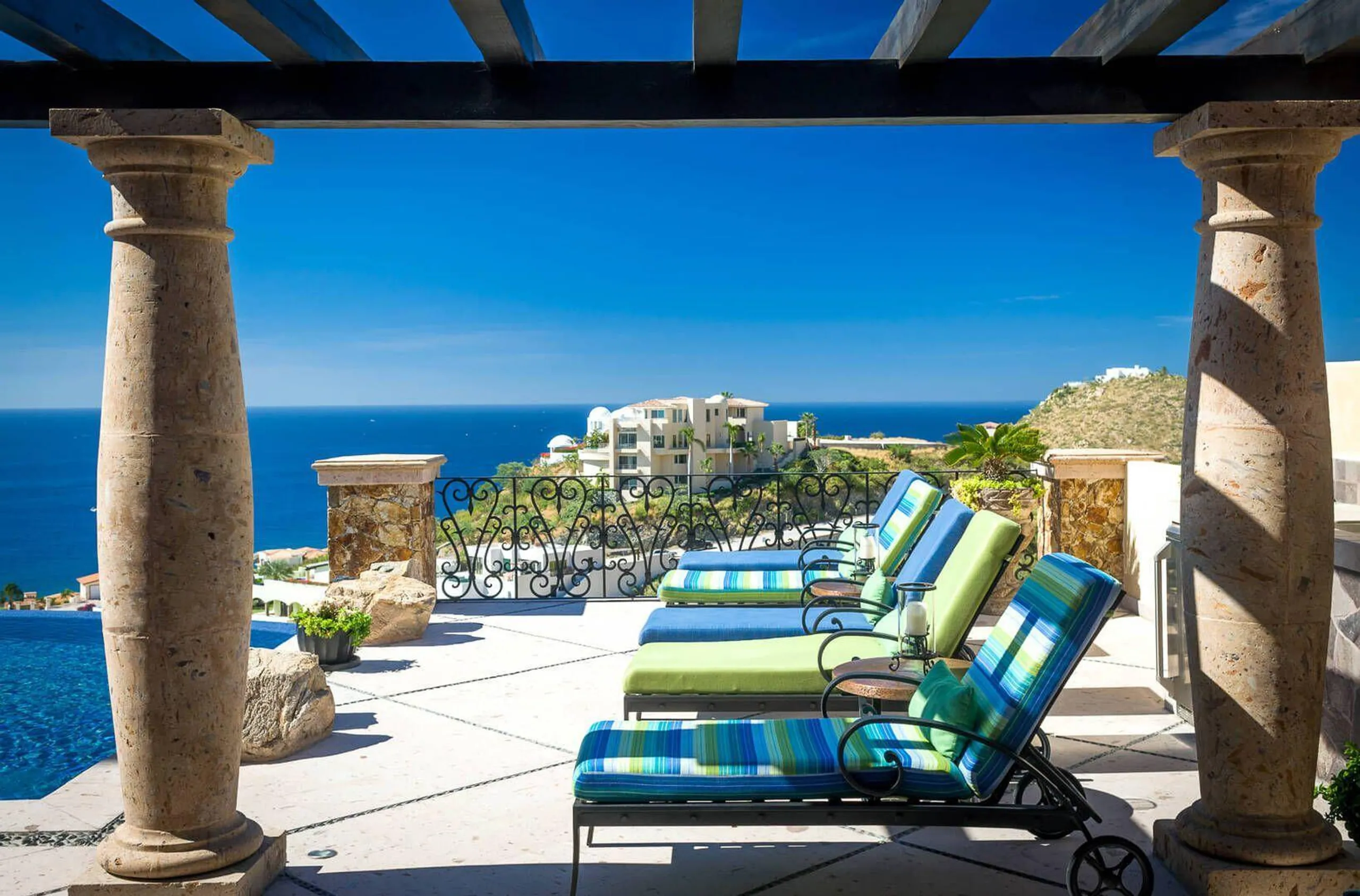 Luxurious Pedregal Estate with Infinity Pool and Ocean Views — photograph 6
