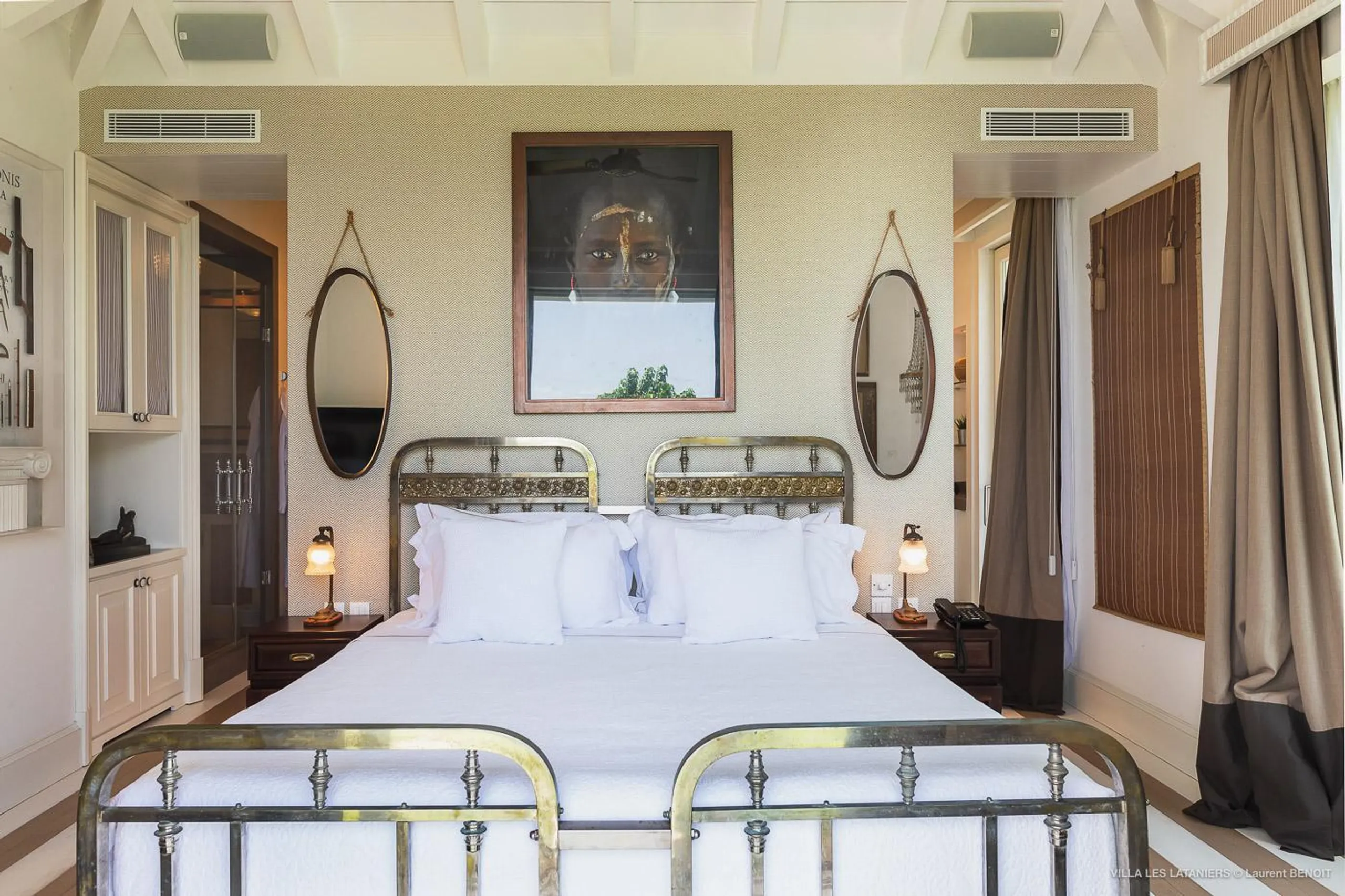 Opulent Paradise Villa with Private Pool and Walks to Beach — photograph 9