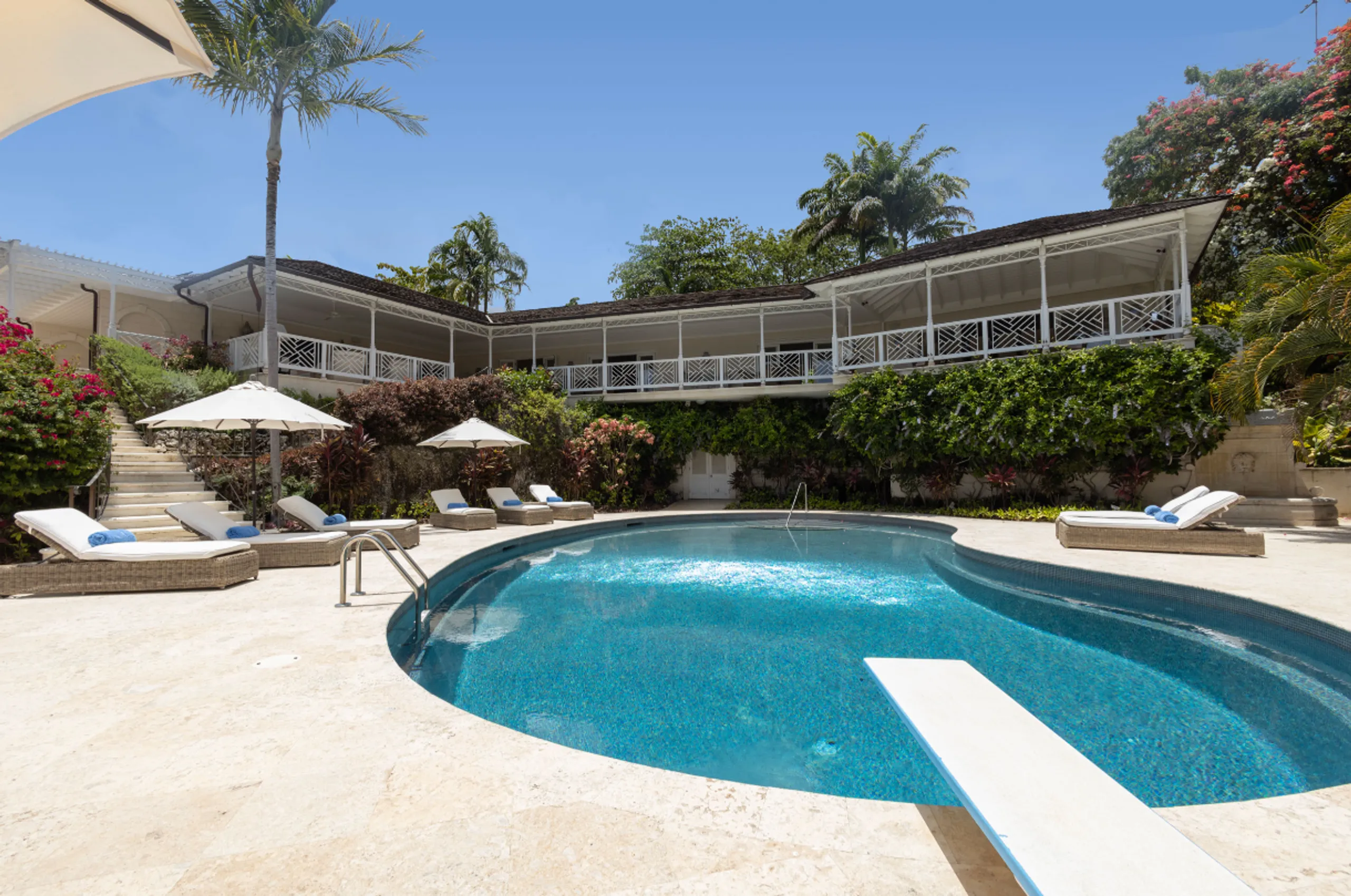 Oasis Luxe Villa with Private Pool and Breathtaking Ocean Views — photograph 4