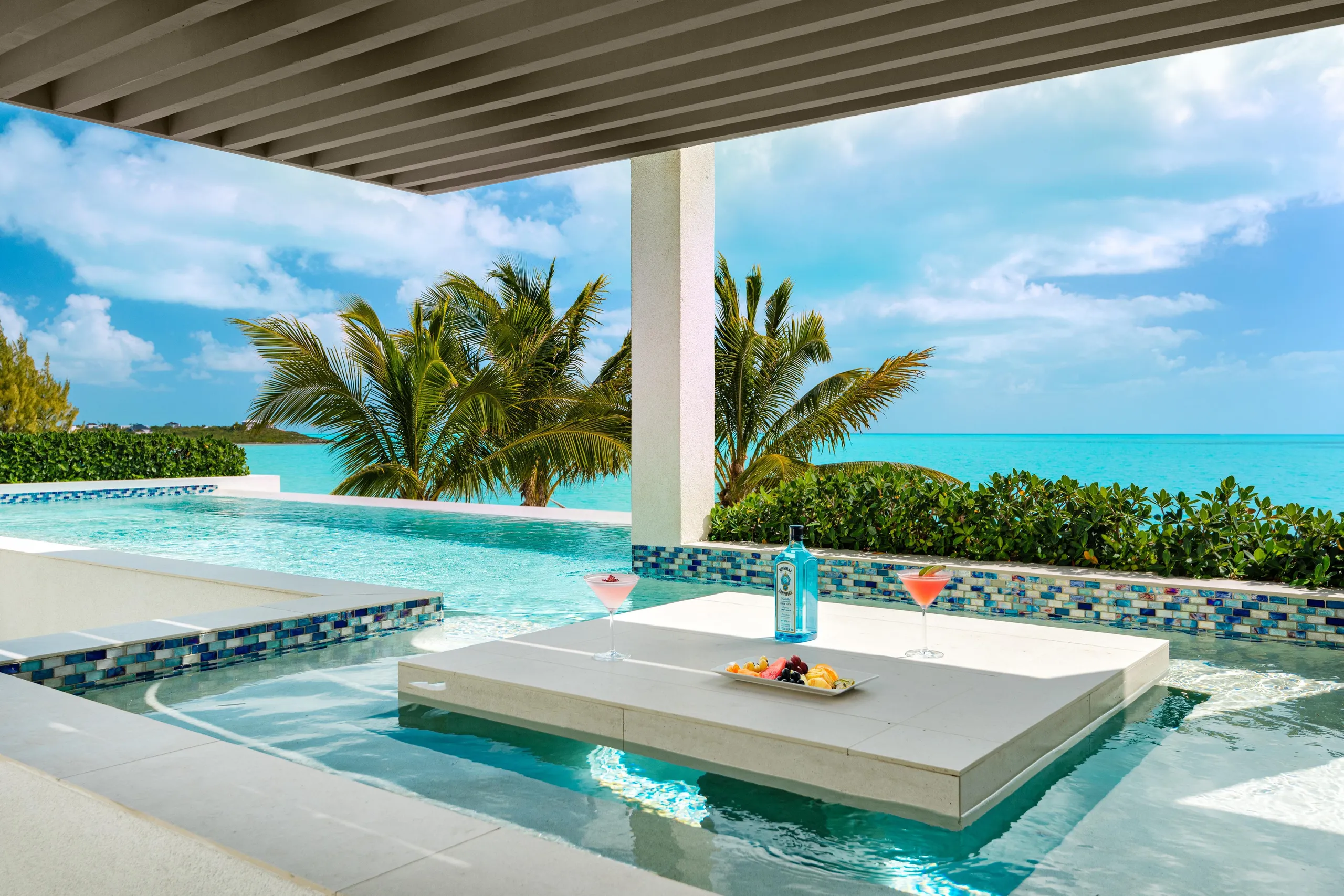 Modern Contemporary Villa With Infinity Pool and Long Bay Beach View — photograph 2