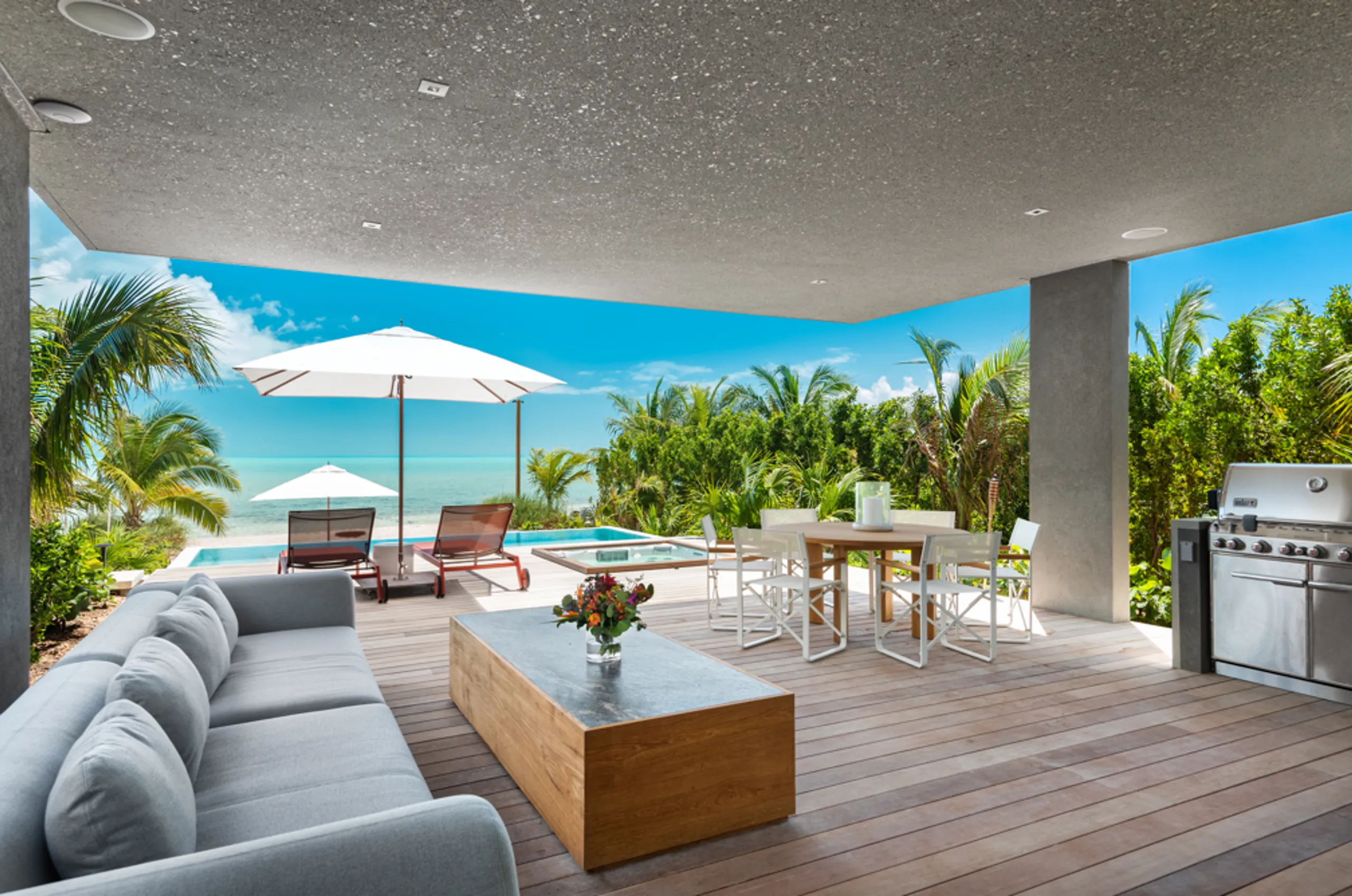 Stunning Two-Story Long Bay Oceanfront Beach House  with Infinity Pool — photograph 5