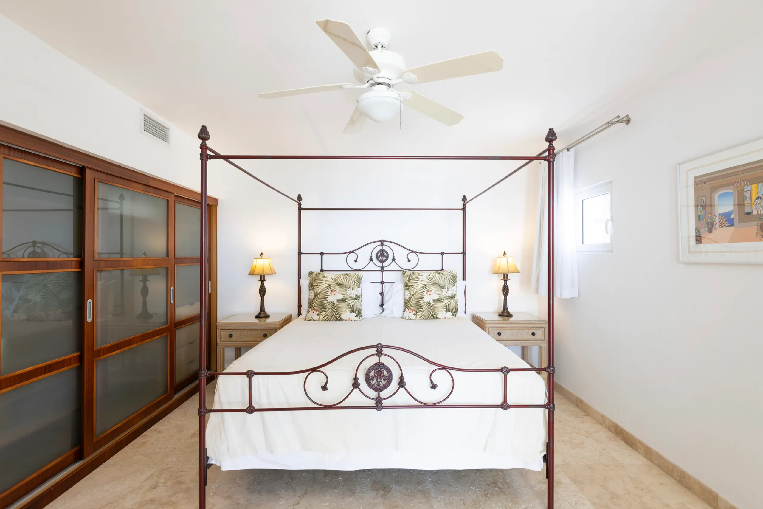 Saint Martin Light-filled Impeccably Designed Villa with Ocean View and Pool — photograph 12