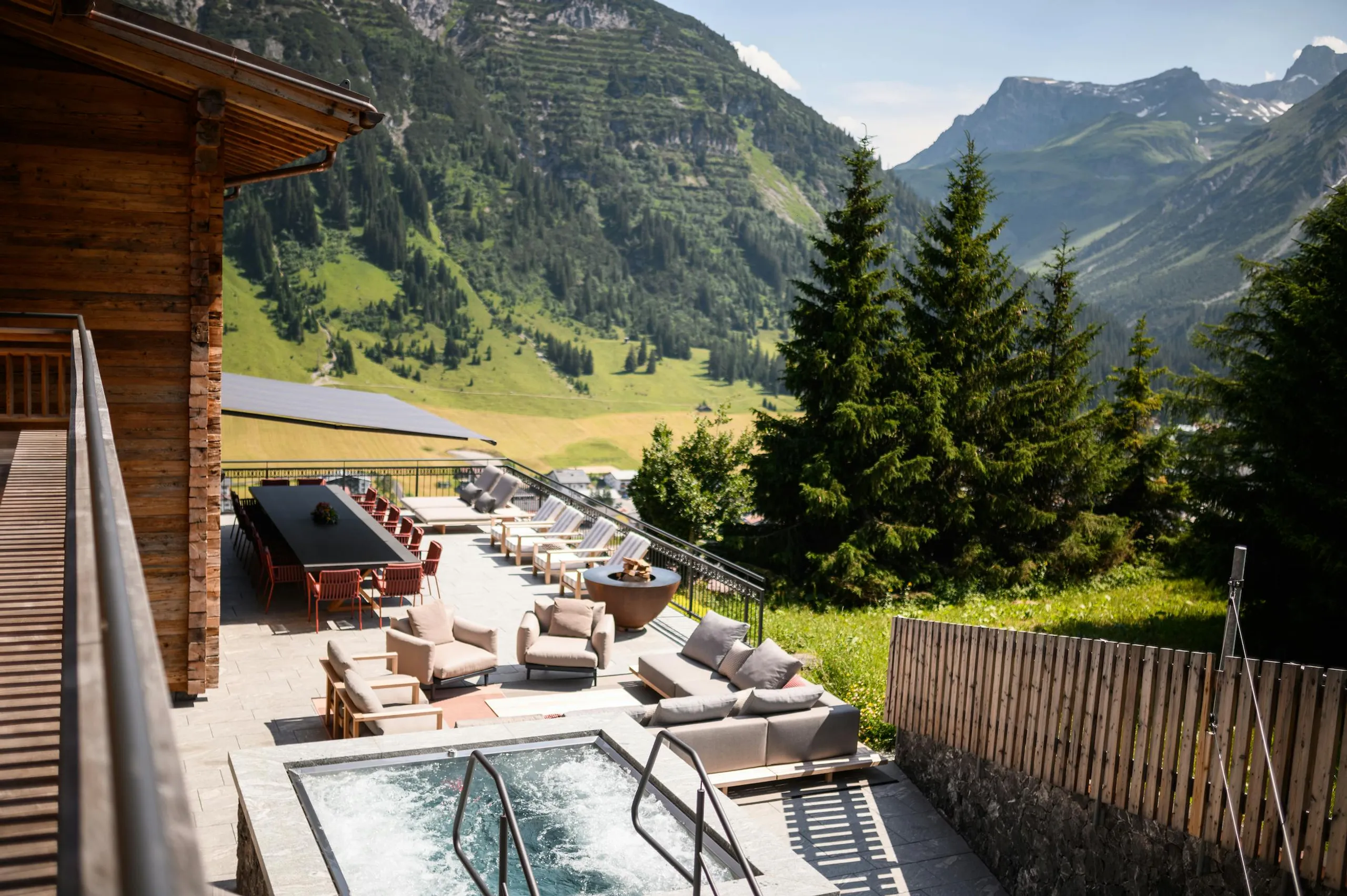 Ultra Luxe Chalet Altius with Commanding View and Luxury Amenities — photograph 4