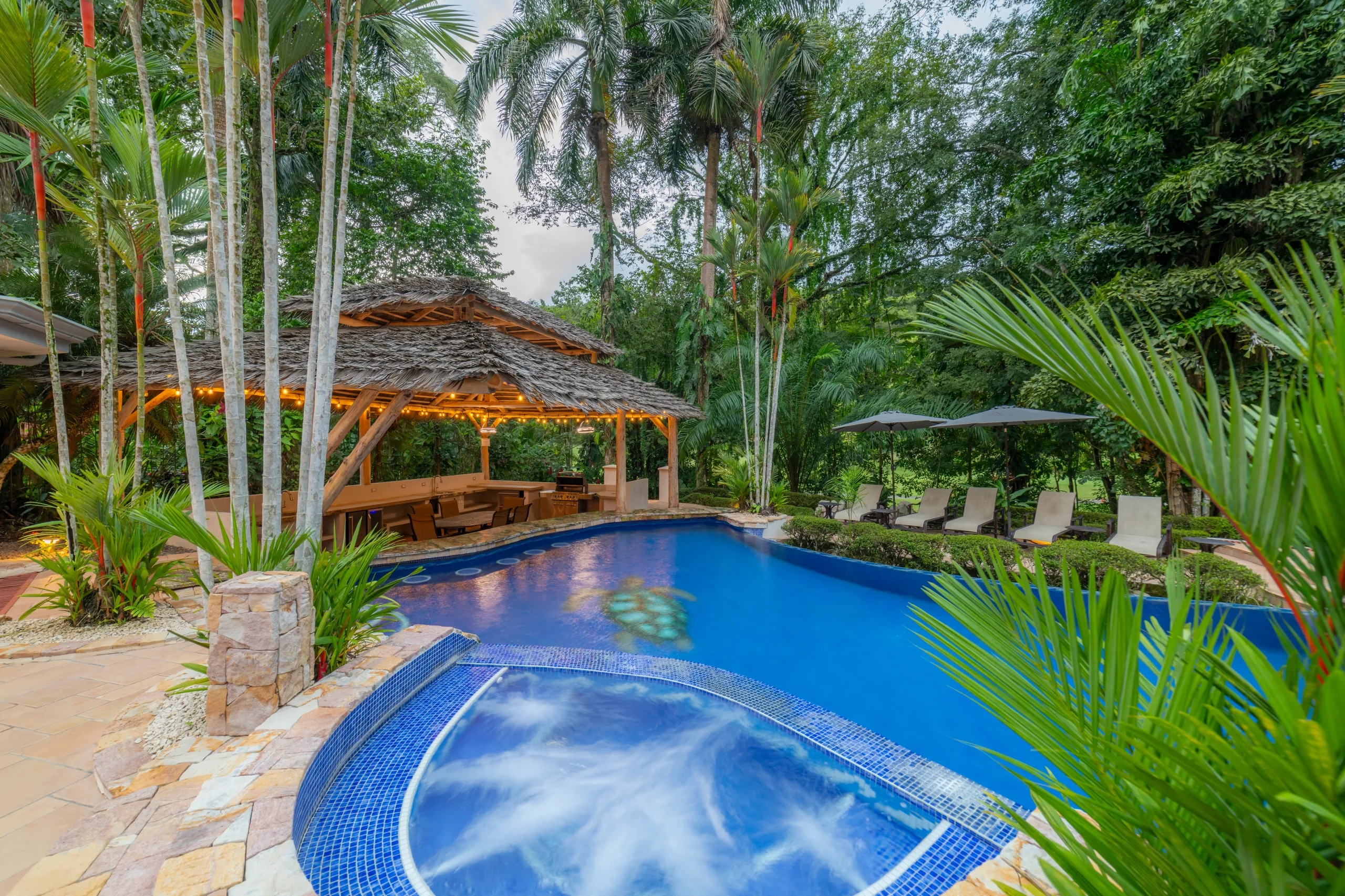 Captivating Costa Rica Estate with Invigorating Pool — photograph 4