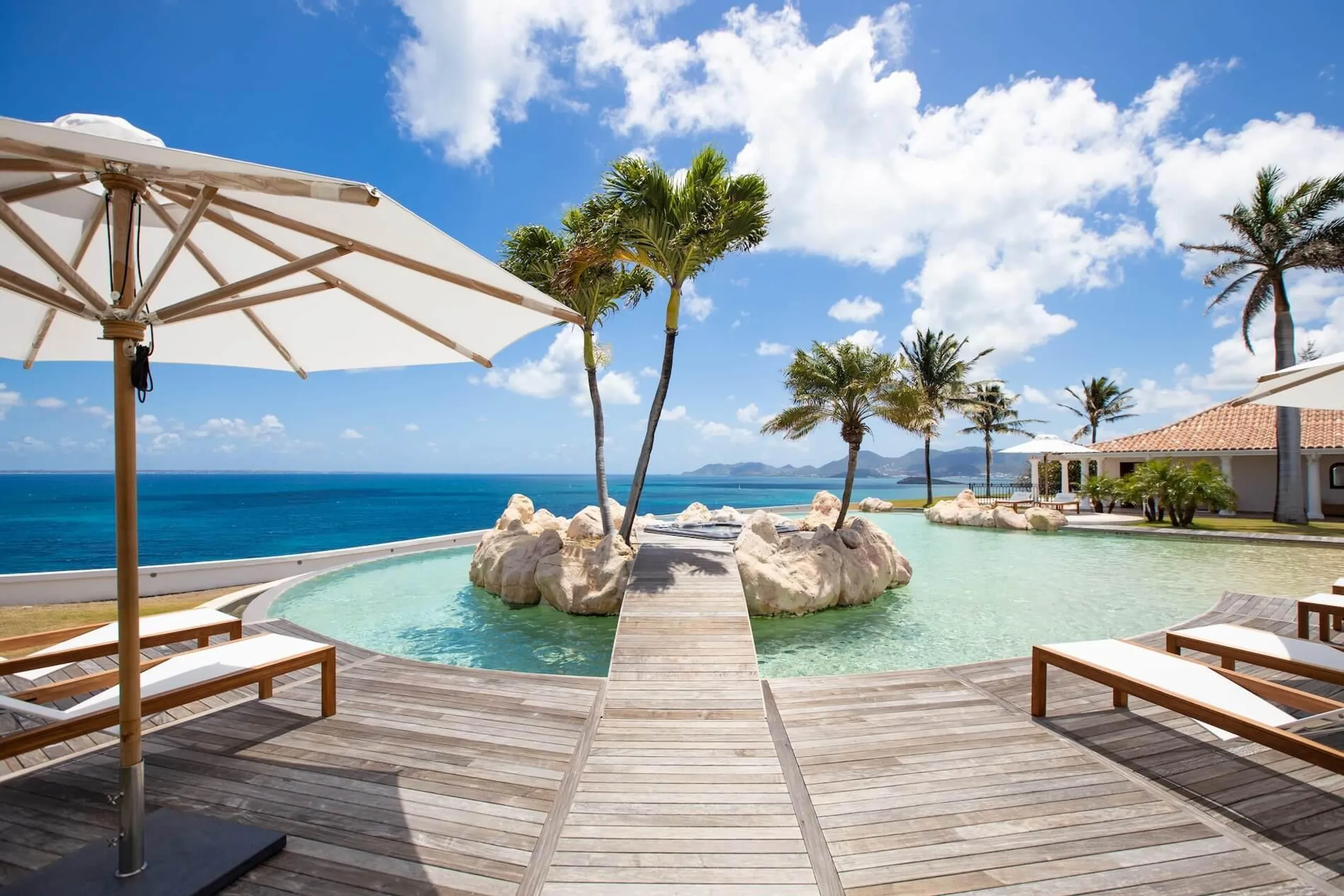 French Caribbean Style Grand Estate with Beautiful Infinity Pool and Ocean Views — photograph 10