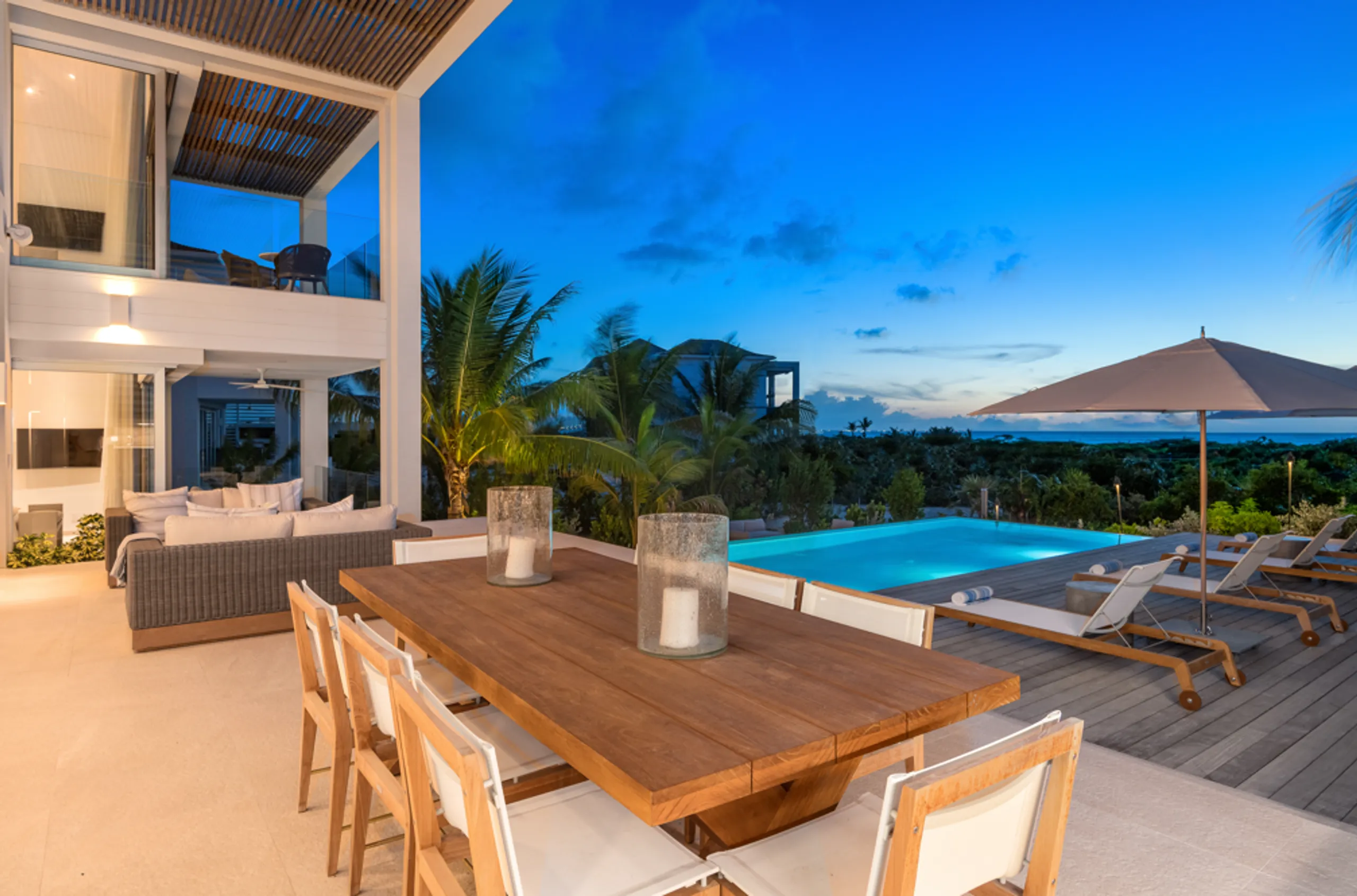 Grace Bay Contemporary Estate with Infinity Pool and Stunning Views — photograph 6