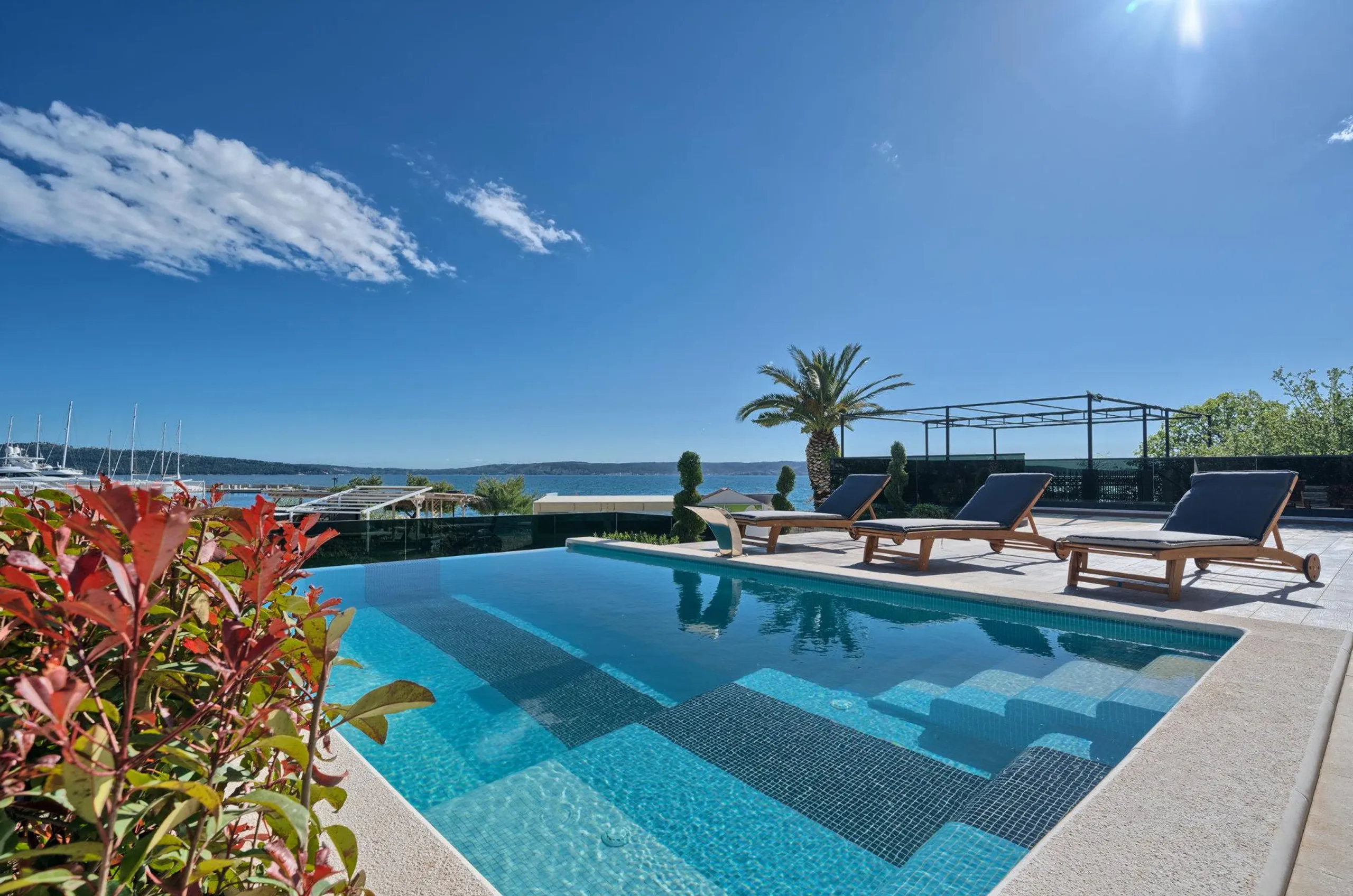 Beautiful 5-star 6-BR Villa with Heated Infinity Pool — photograph 6