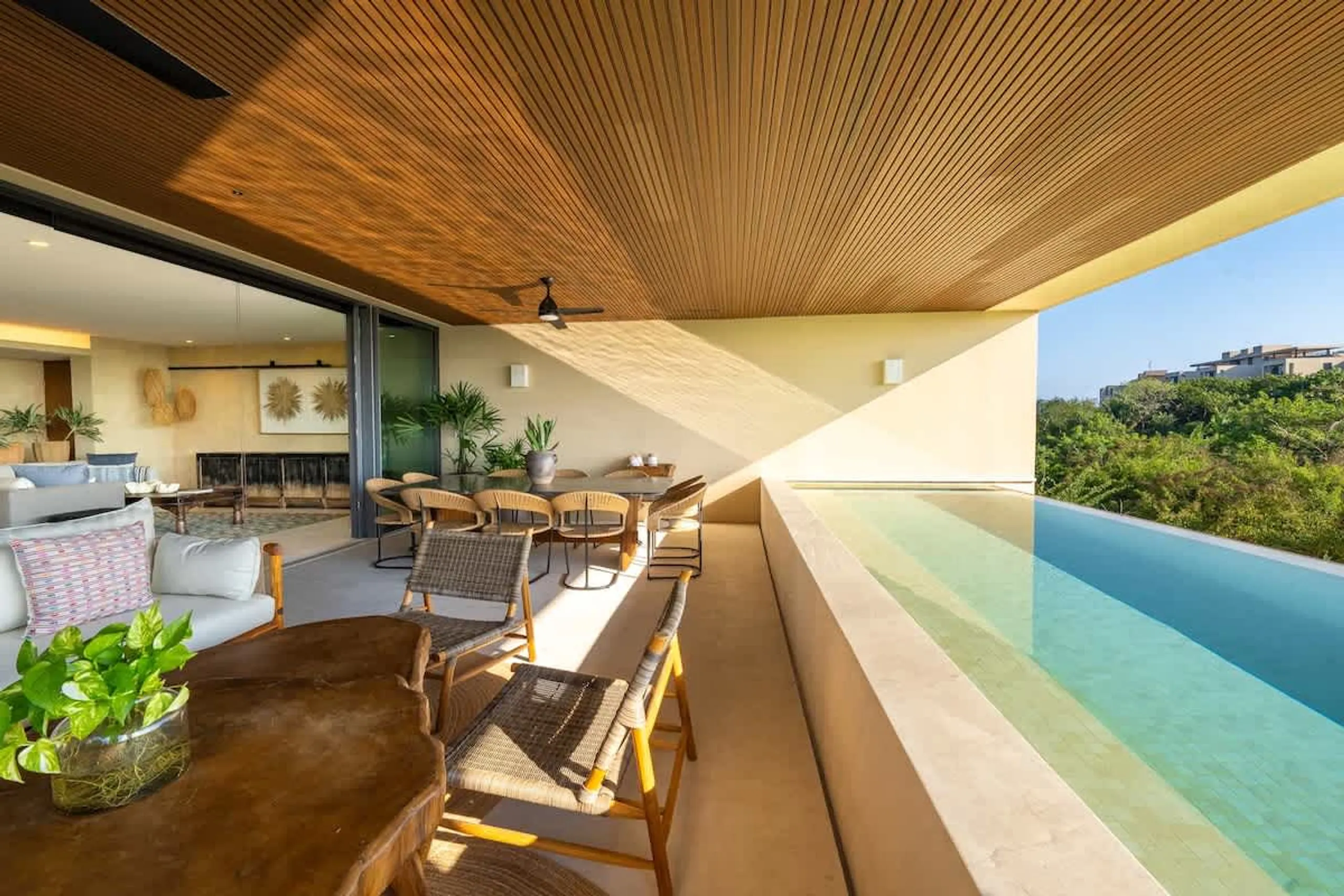 Airy and Spacius Contemporary Villa with Pool and Premier Golf Access — photograph 2