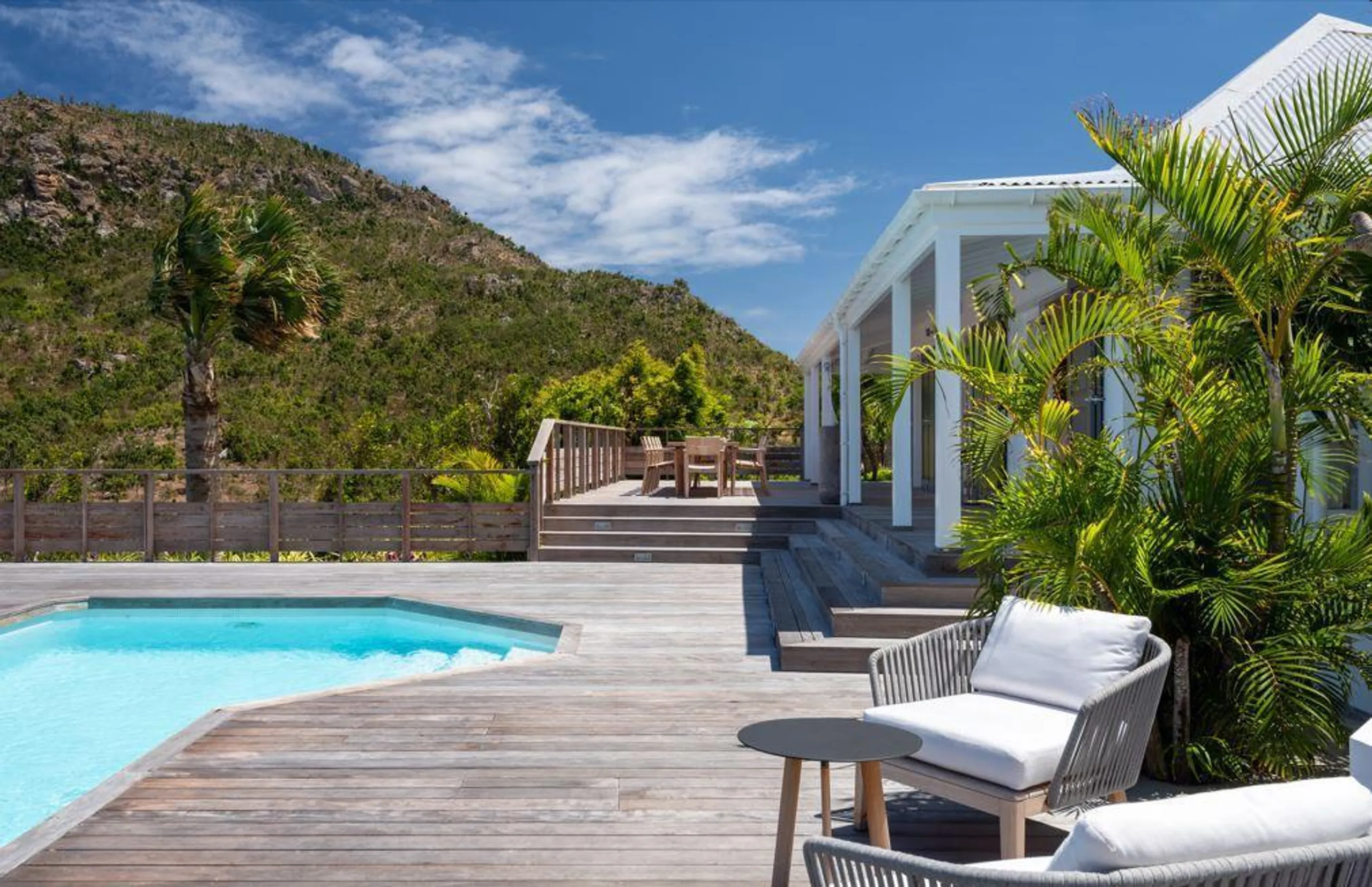 Tropical Paradise Villa in the Hills of Vitet — photograph 8