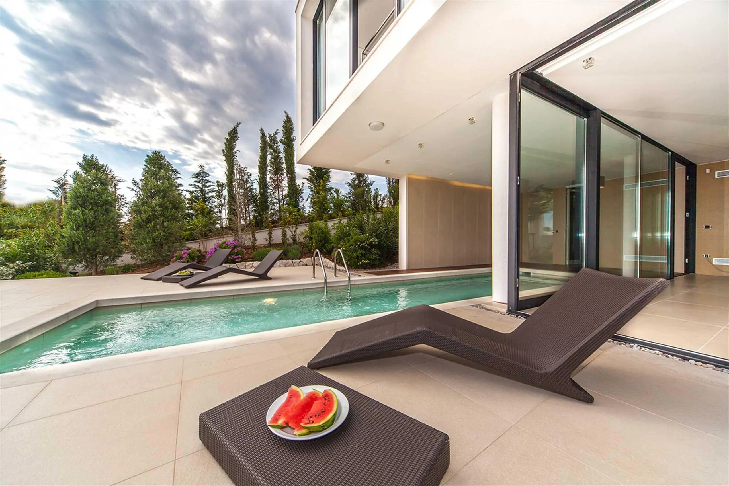 Ornate Villa with Pool and Adriatic Coast Views — photograph 5