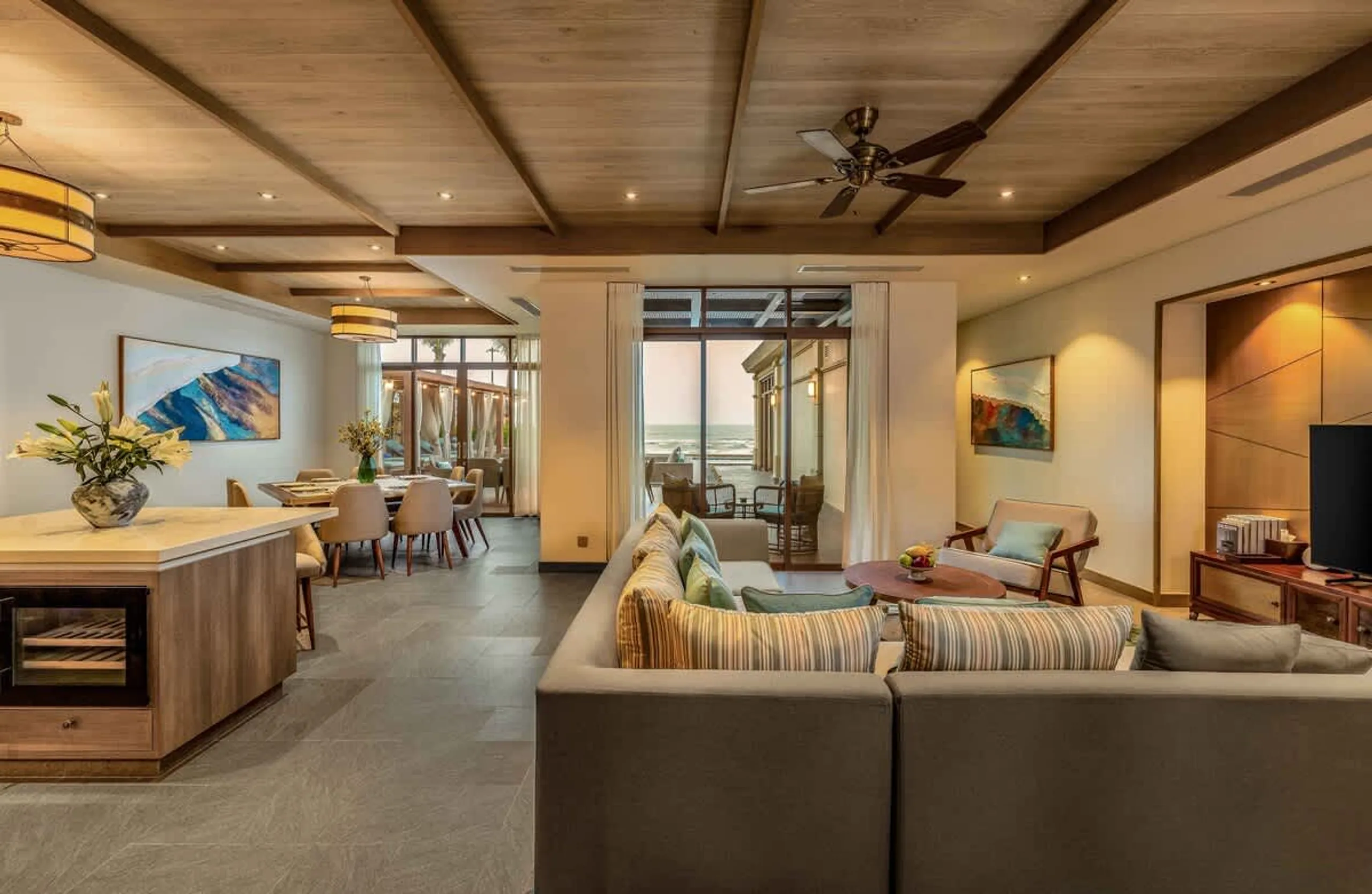 Phenomenal Oceanfront Villa with Private Pool & 5-Star Resort Amenities — photograph 6