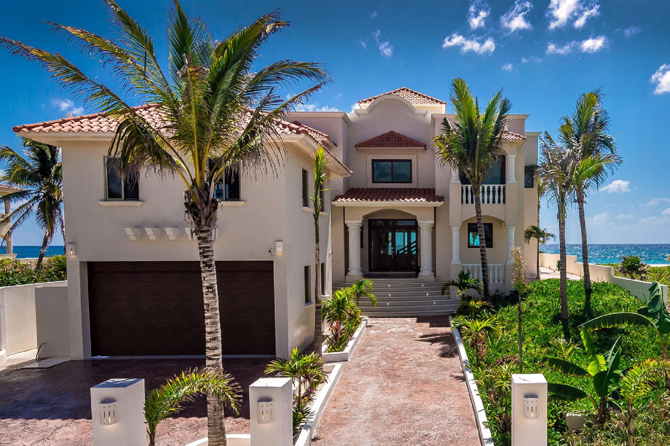 Amazing  Tankah Bay Oceanfront Estate with Infinity Pool and Private Beach — photograph 3