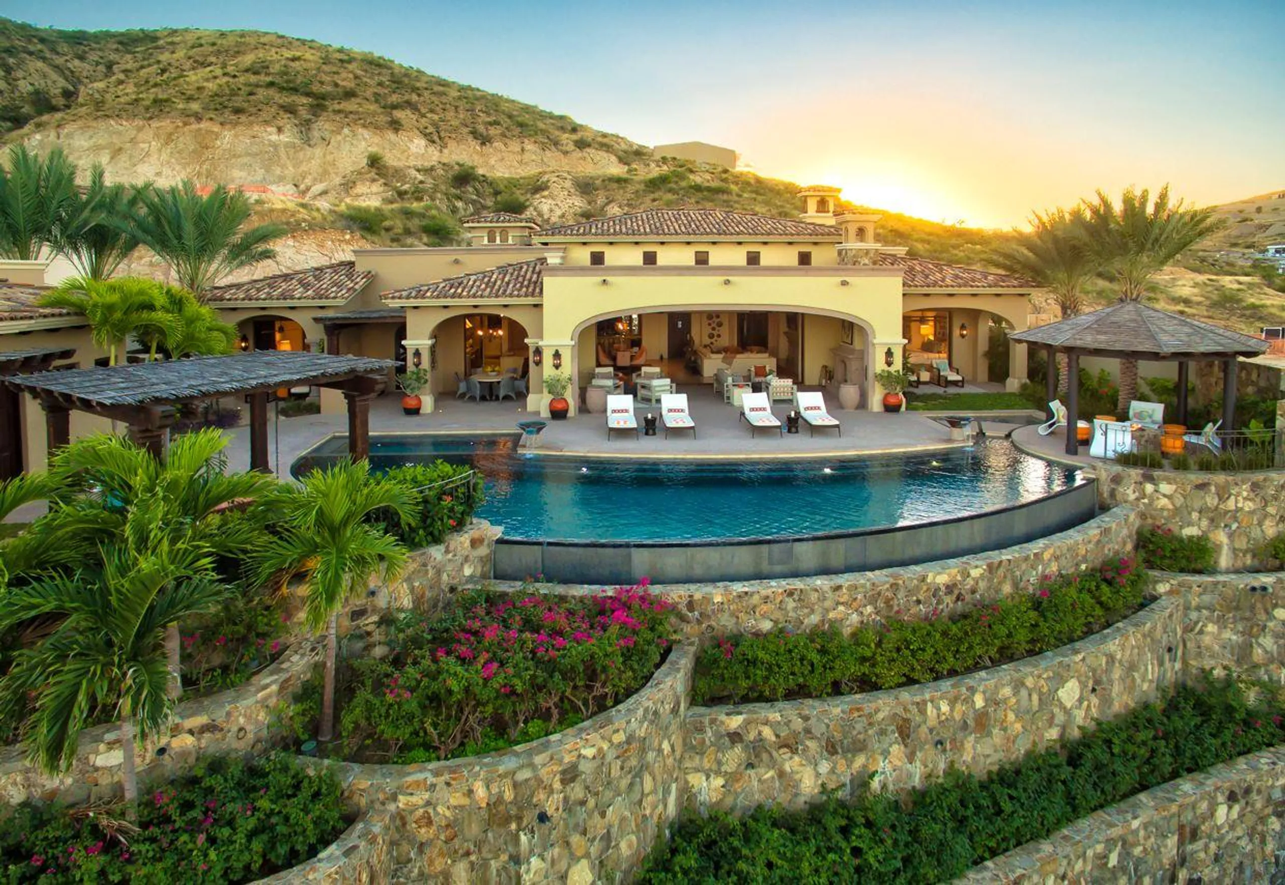 Majestic High-End Villa with Private Infinity Pool, Jacuzzi and Ocean Views, Cabo San Lucas