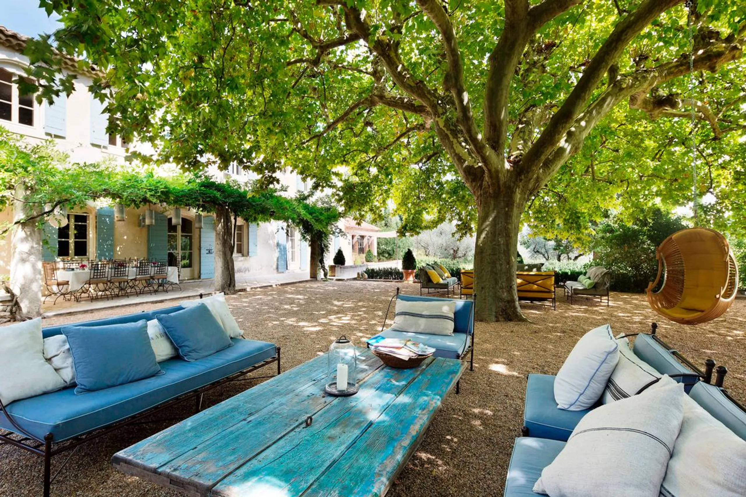 Sensational 10-Hectare Estate with Heated Pool and Distant Mountain Views — photograph 5