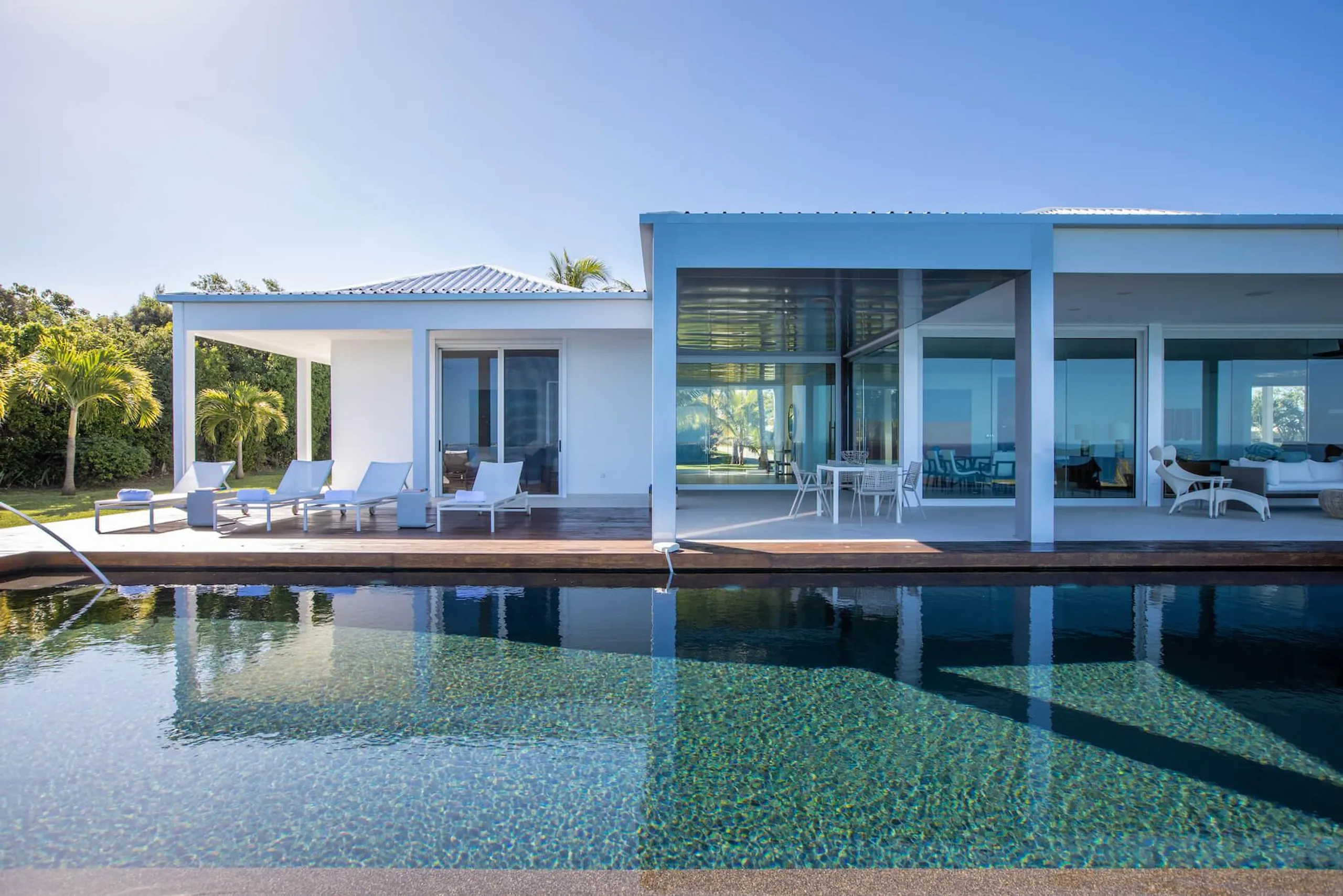 Modern Clifftop Villa in a Tropical Garden with Caribbean Sea View — photograph 10