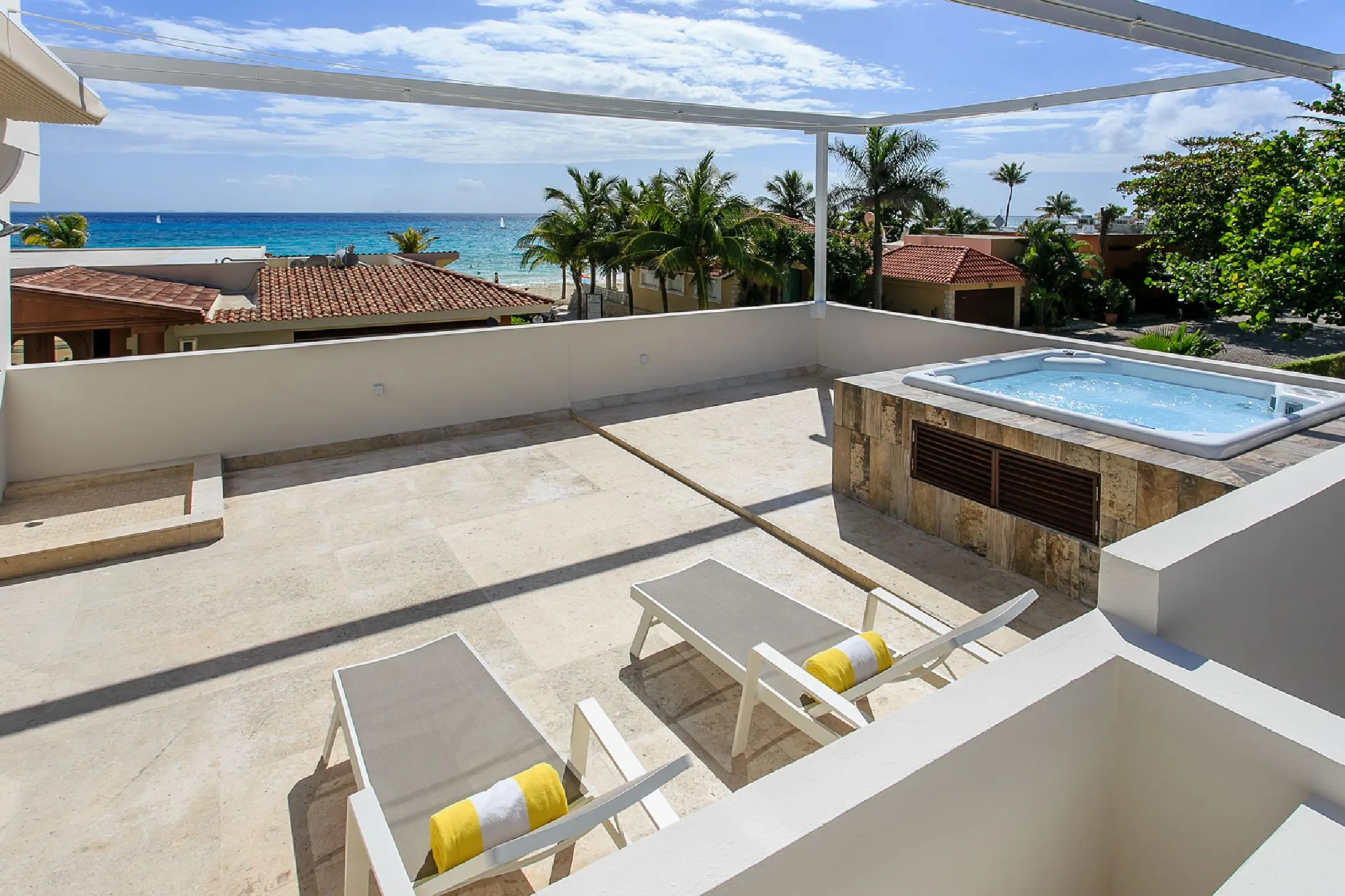 Modern Playa del Carmen Villa  with Private Pool and Hot Tub with Ocean Views — photograph 8