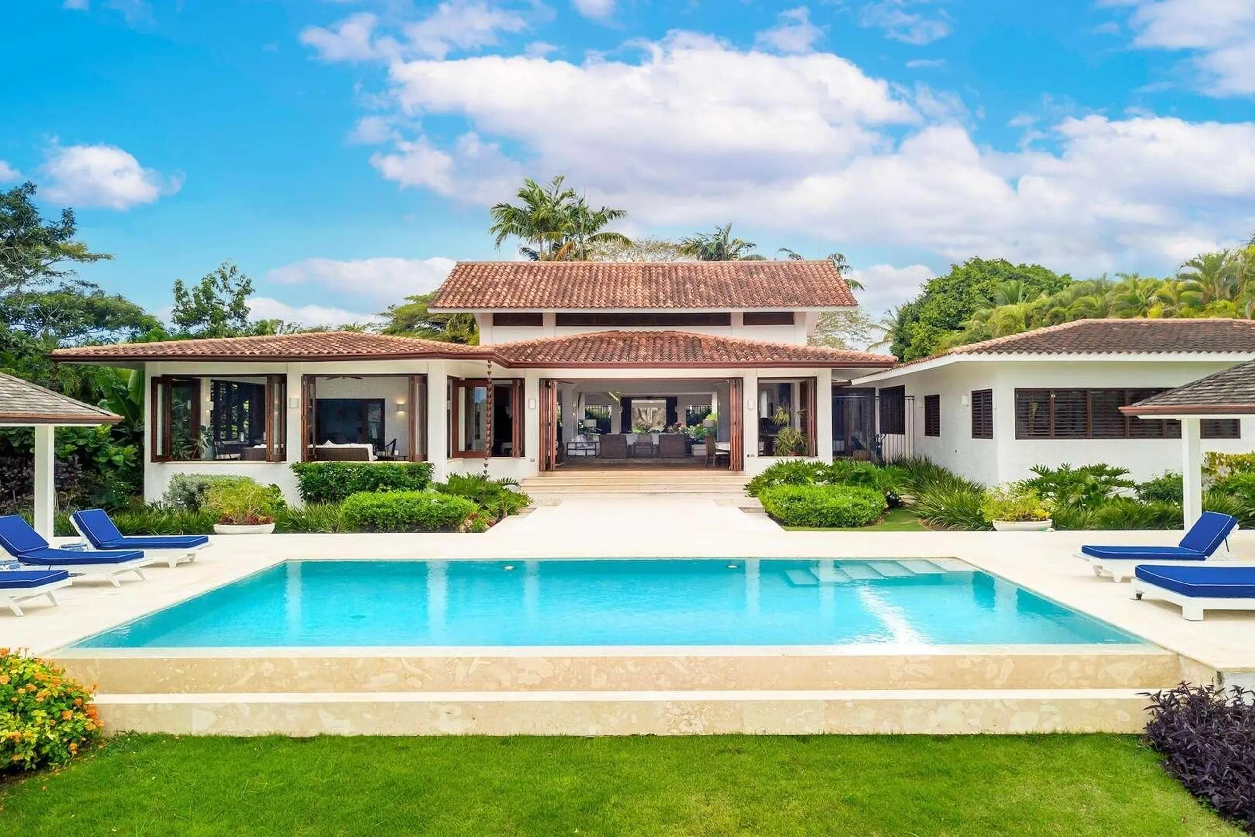 Casa de Campo's Caribbean Styled Villa with La Romana Country Club Golf Course View — photograph 4