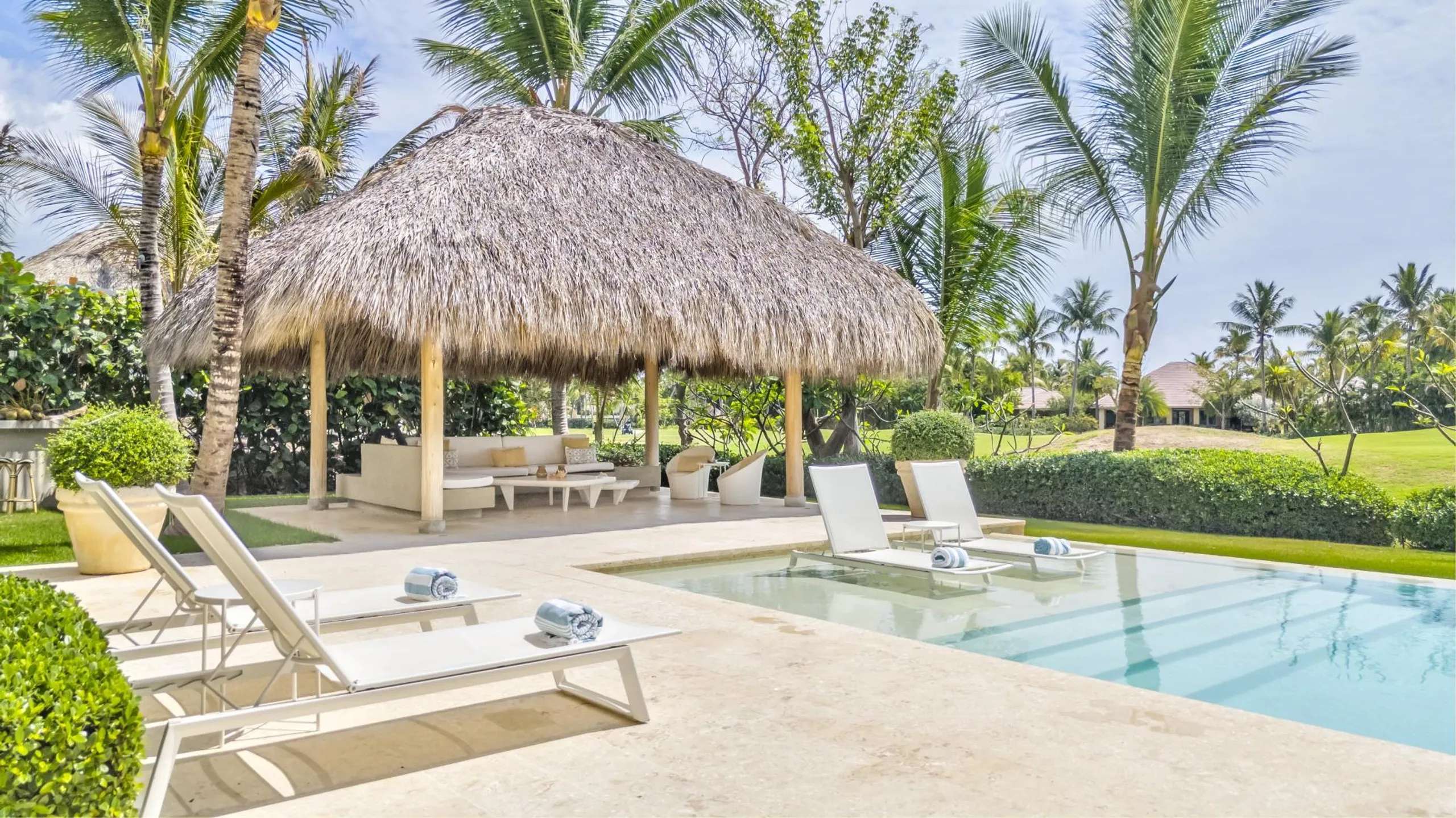Gleaming Caribbean Villa with Private Pool, Water Mirror Entry and Spacious Interiors — photograph 4