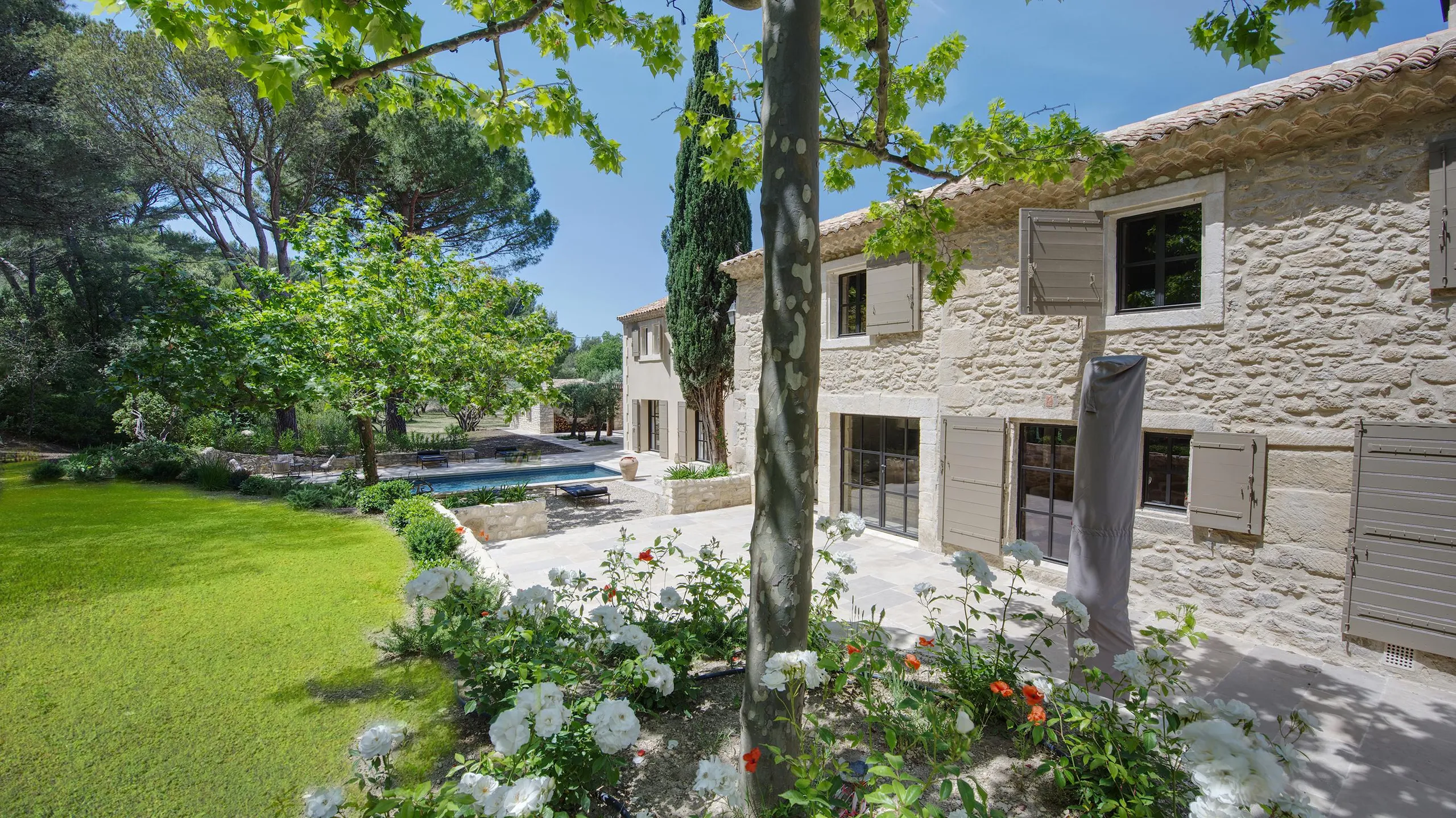 French Bliss Villa With Pool and Panoramic Mountain Views — photograph 10