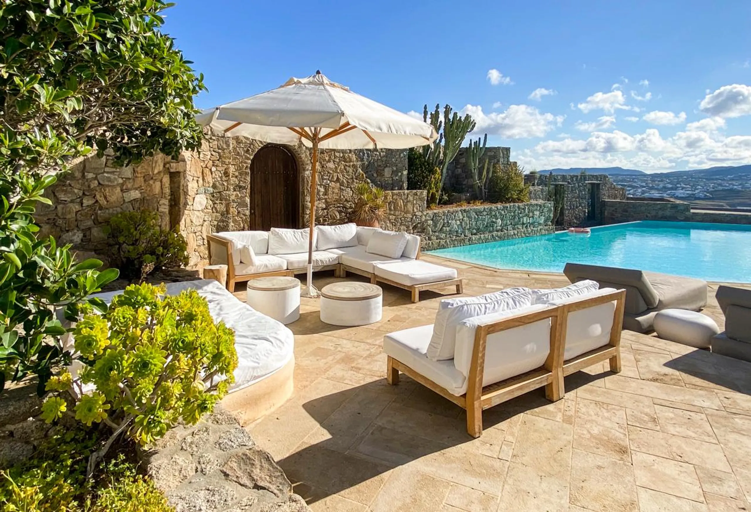 Lavish Cycladic Villa with Pool and Overlooking Mykonos View — photograph 5