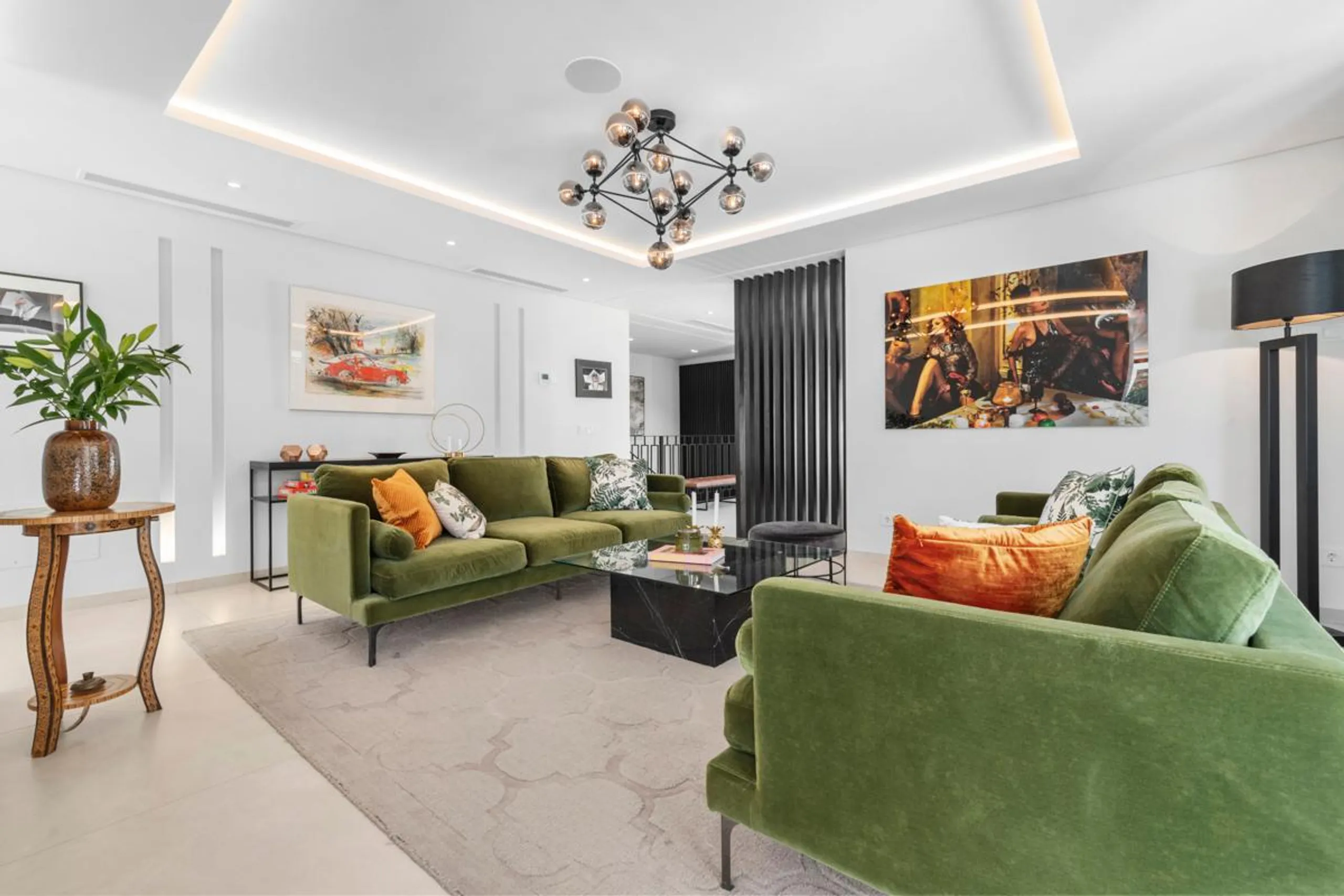 Stunning Scandinavian-Inspired Villa with Spacious Living Areas, Pool, and Valley Views in Puerto Banus — photograph 12