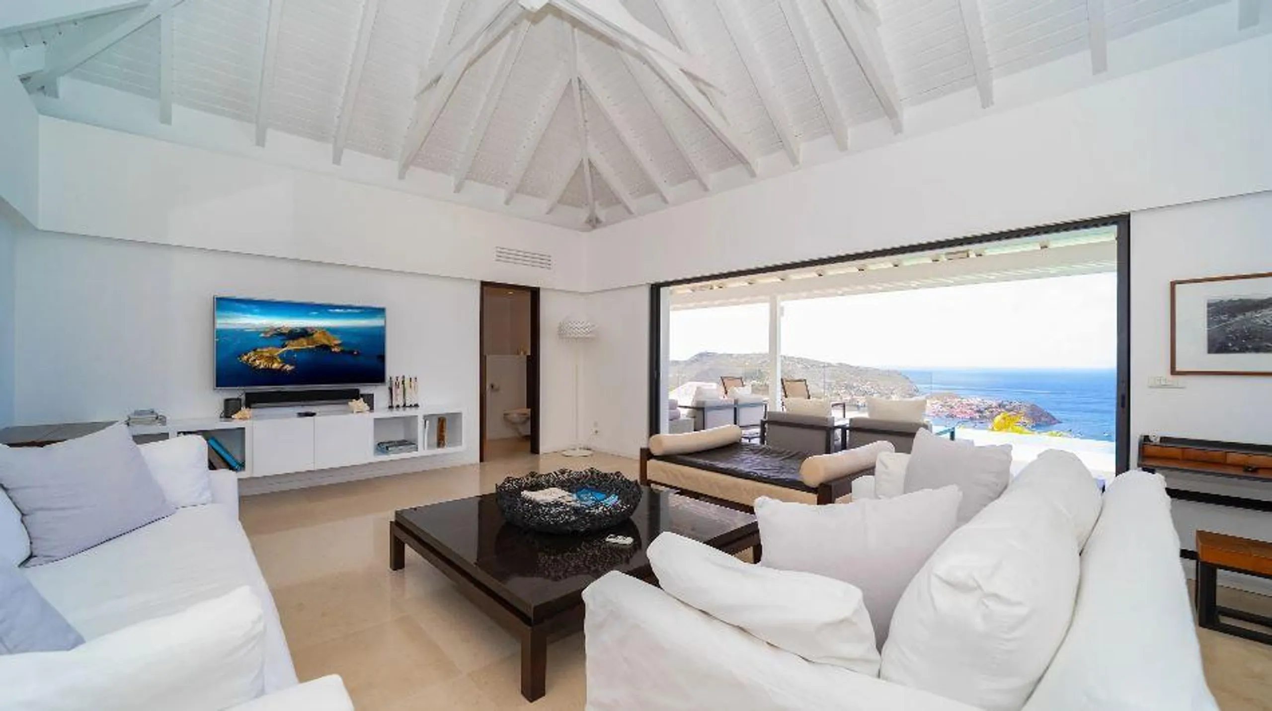 Refined St. Barths Colombier Villa with Private Infinity Pool and Ocean Views — photograph 10