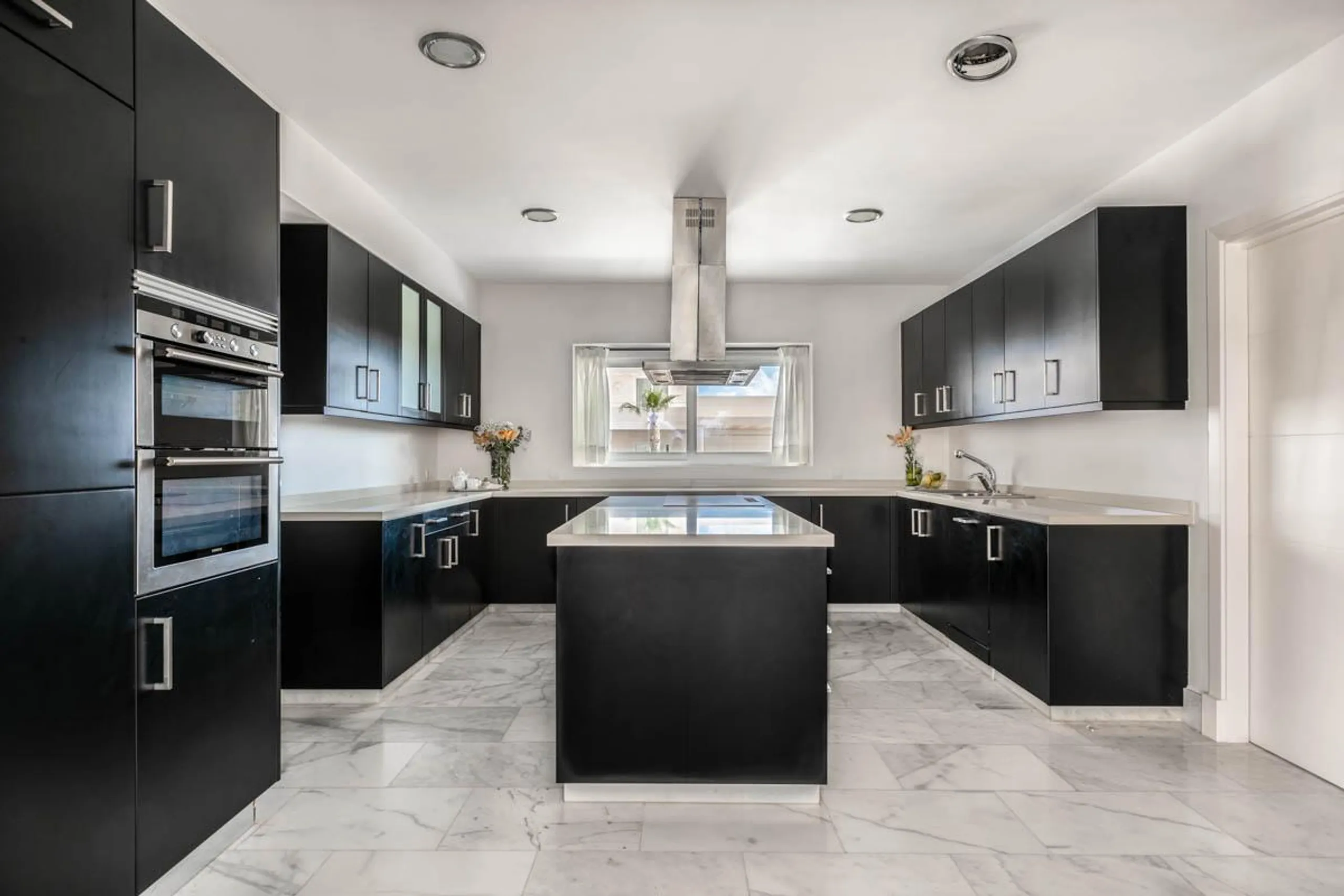 Grandiose 5BR Villa ﻿with Pool, Breathtaking Views of the Sea and the Natural Reserve of the Island — photograph 6