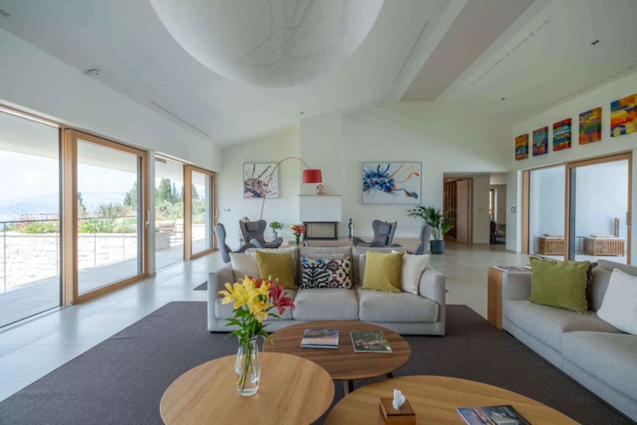 Invigorating Contemporary Villa with Private Pool and Garden View — photograph 7