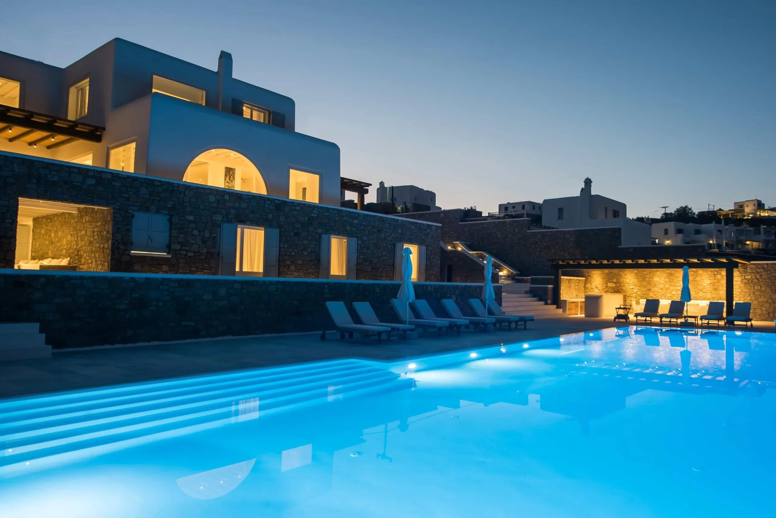 Palatial Mykonos Estate with with Invigorating Pool and Dining Al-Fresco — photograph 4