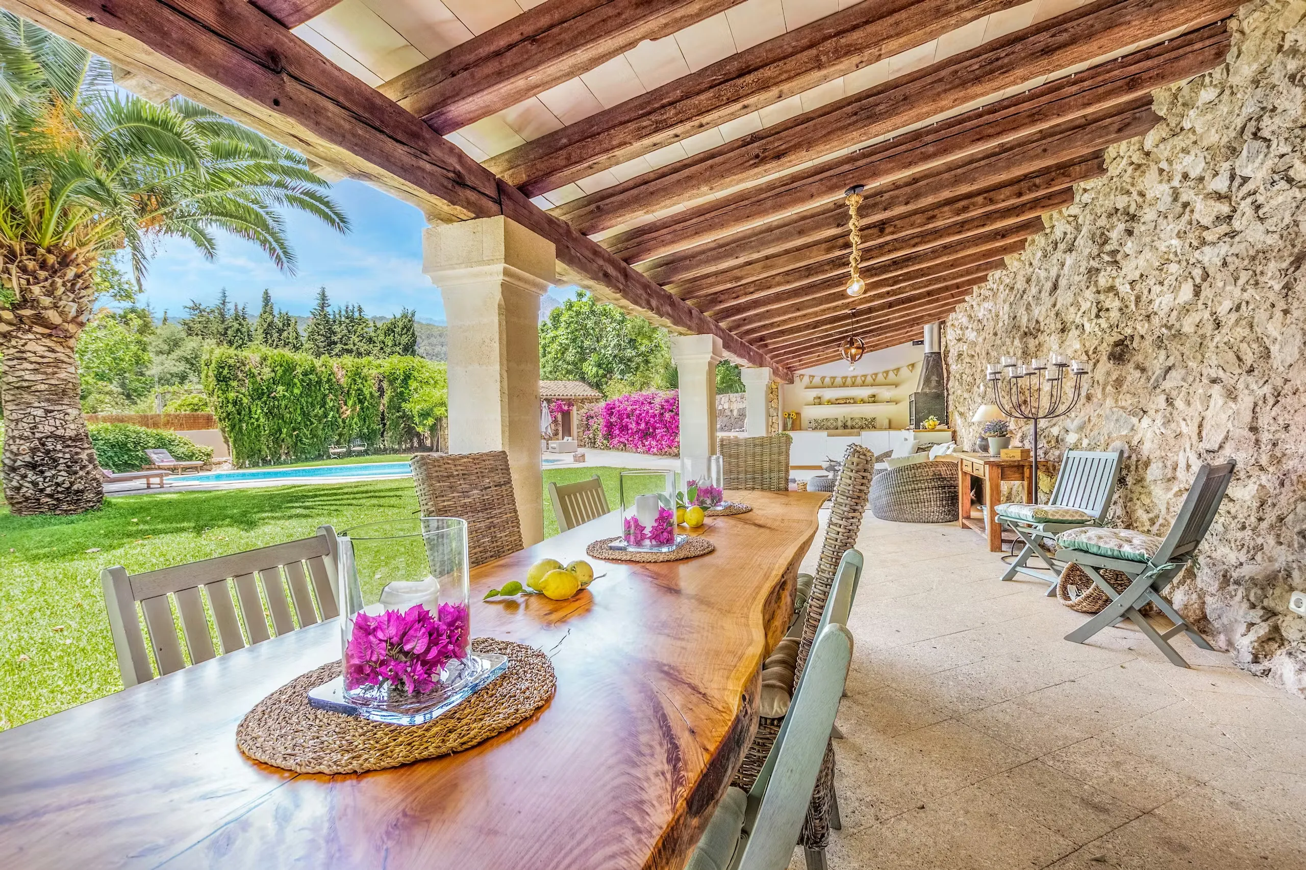 Rustic-Luxe Countryside Escape with Private Pool and Stunning Lush Gardens — photograph 6